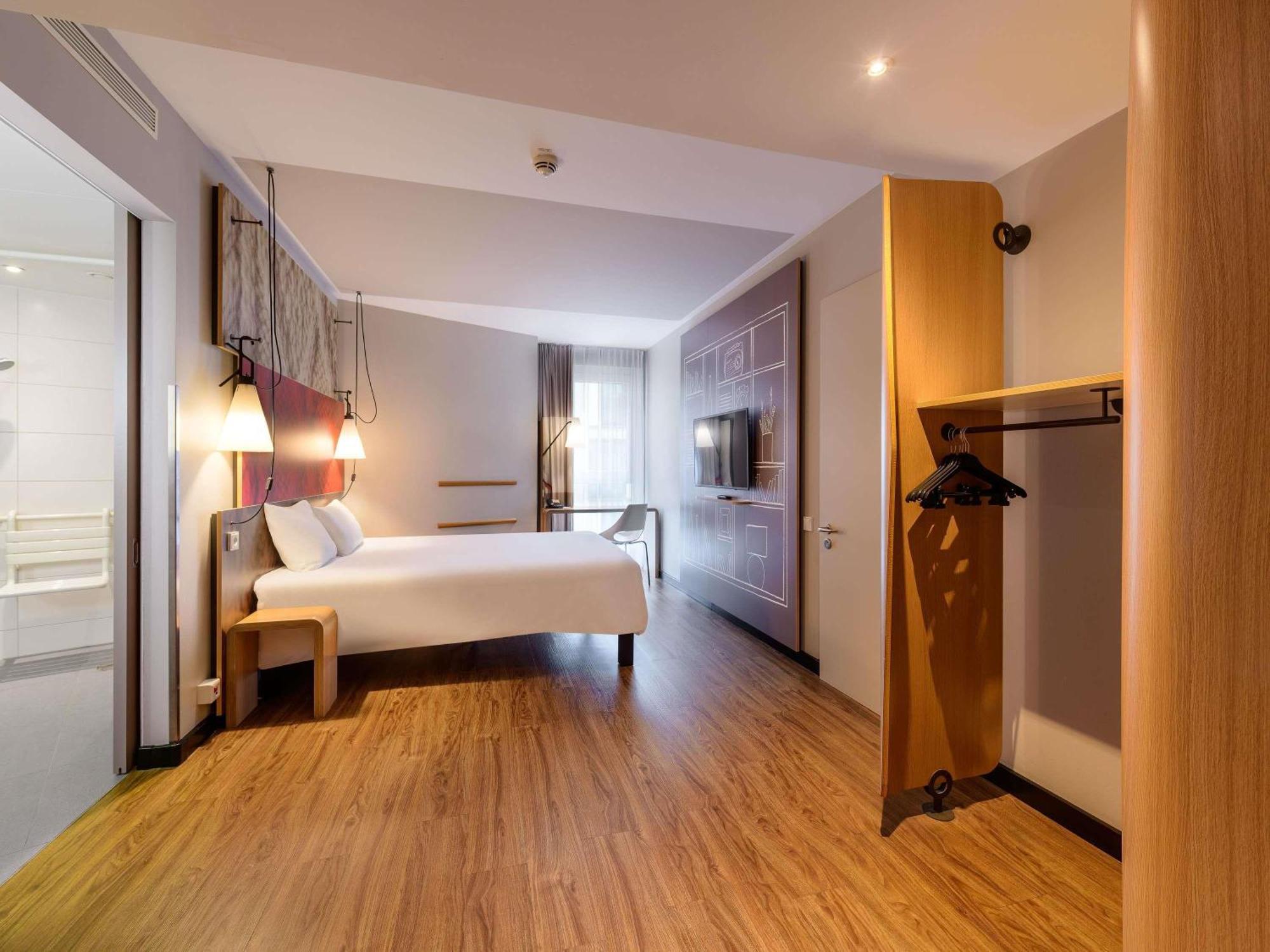 Standard Double Room Mobility Accessible