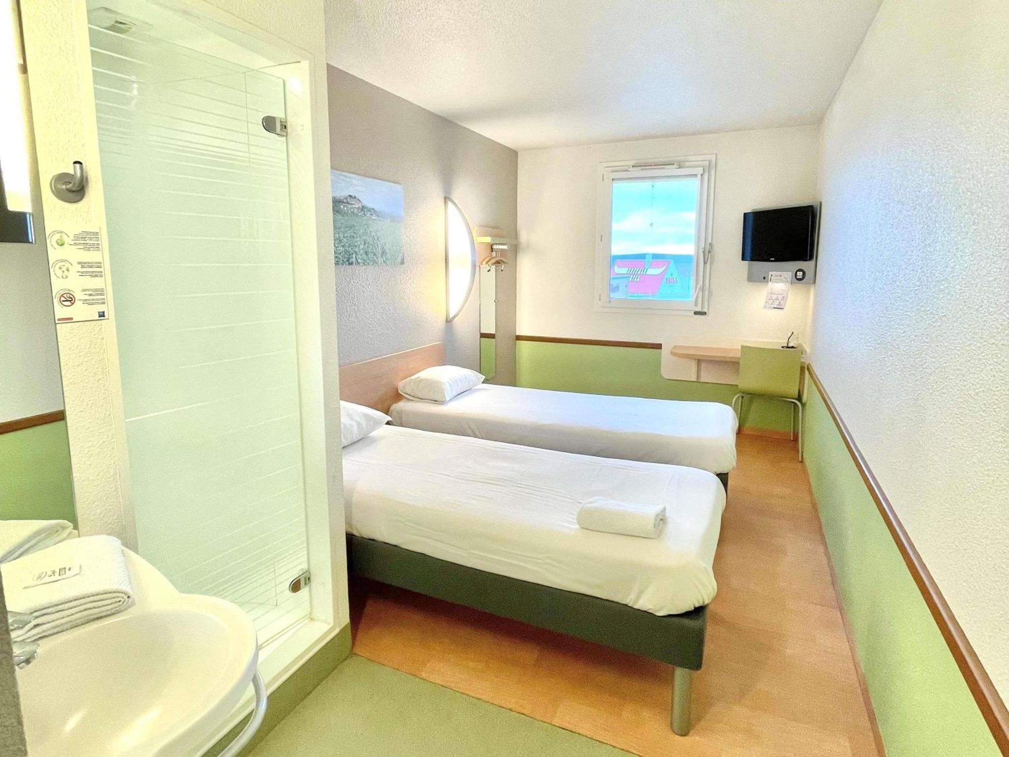 Twin Room,1705003308:JPEG