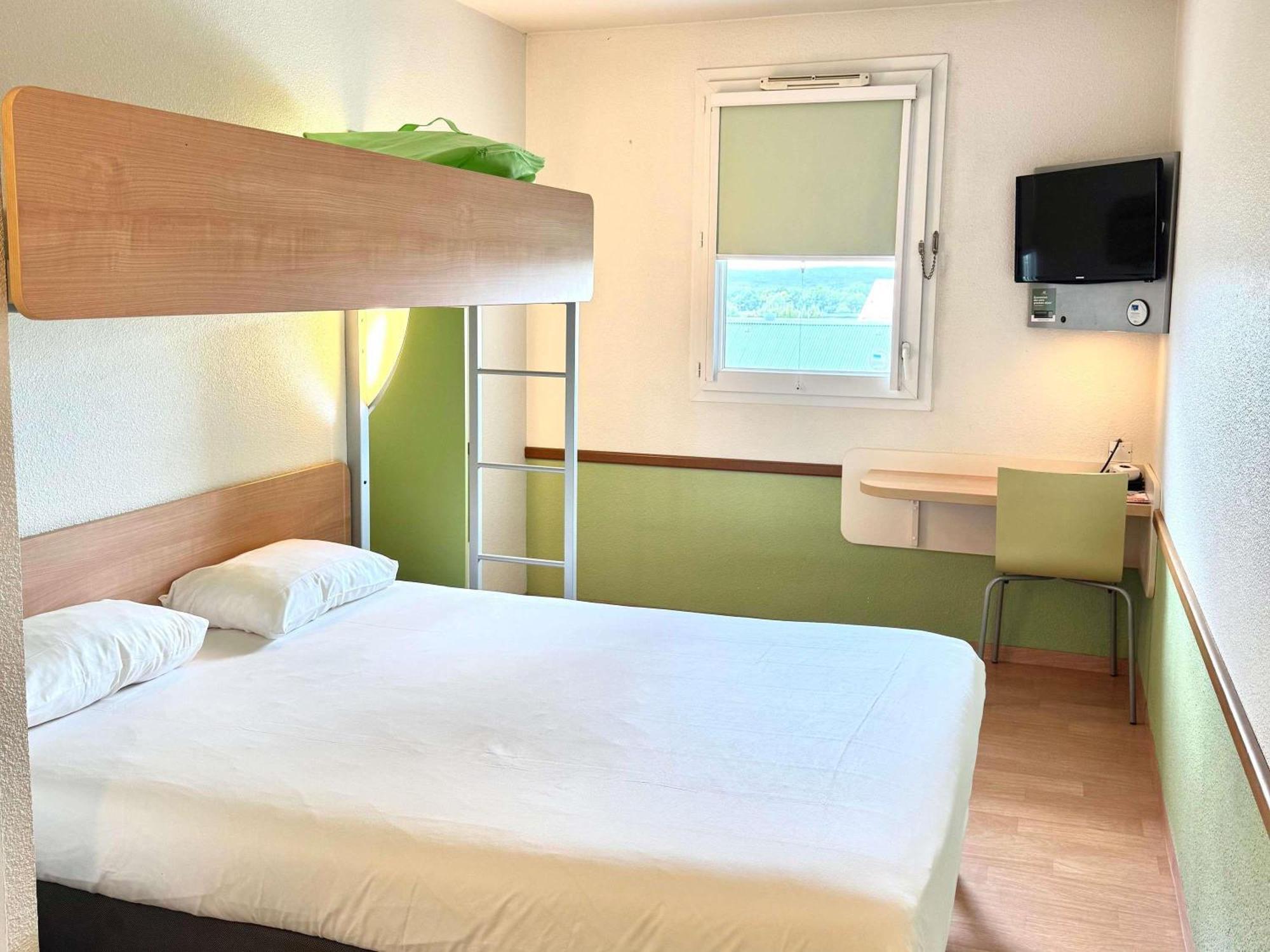 Standard Triple Room,1705003322:JPEG