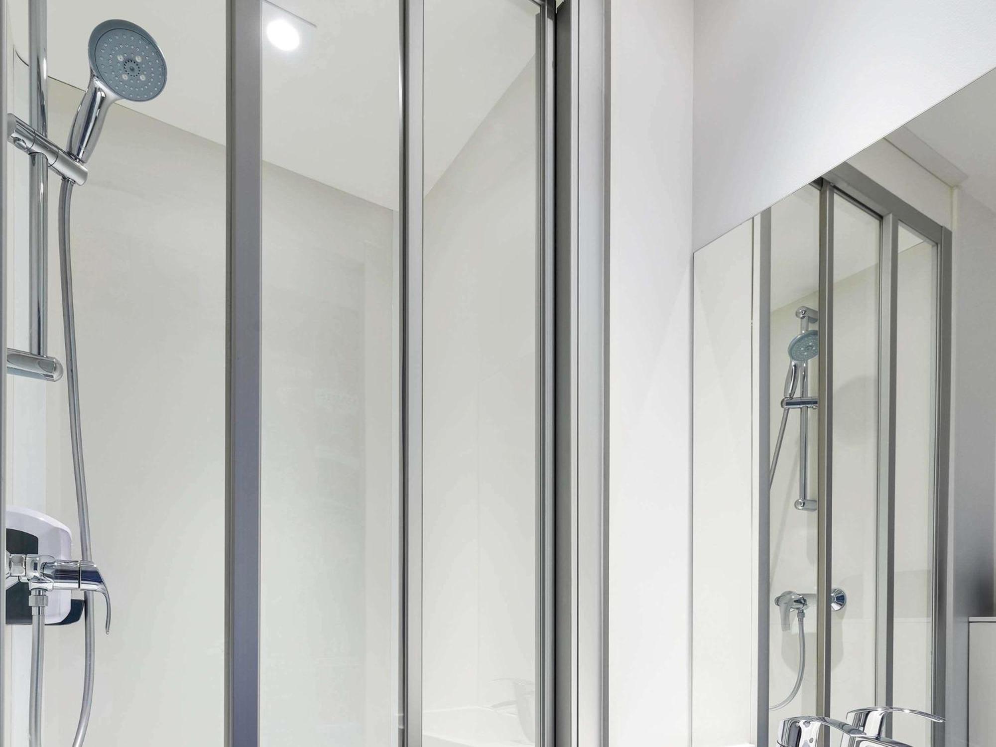 Cabrio Room Private Bathroom