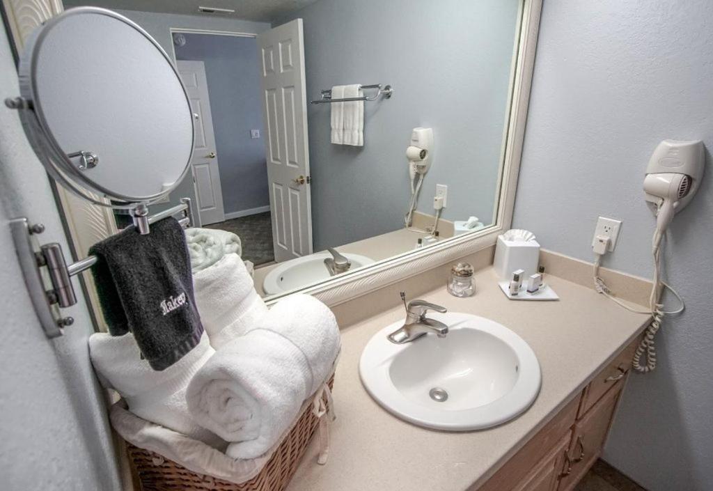 Two-Bedroom Suite,1705056686:JPEG