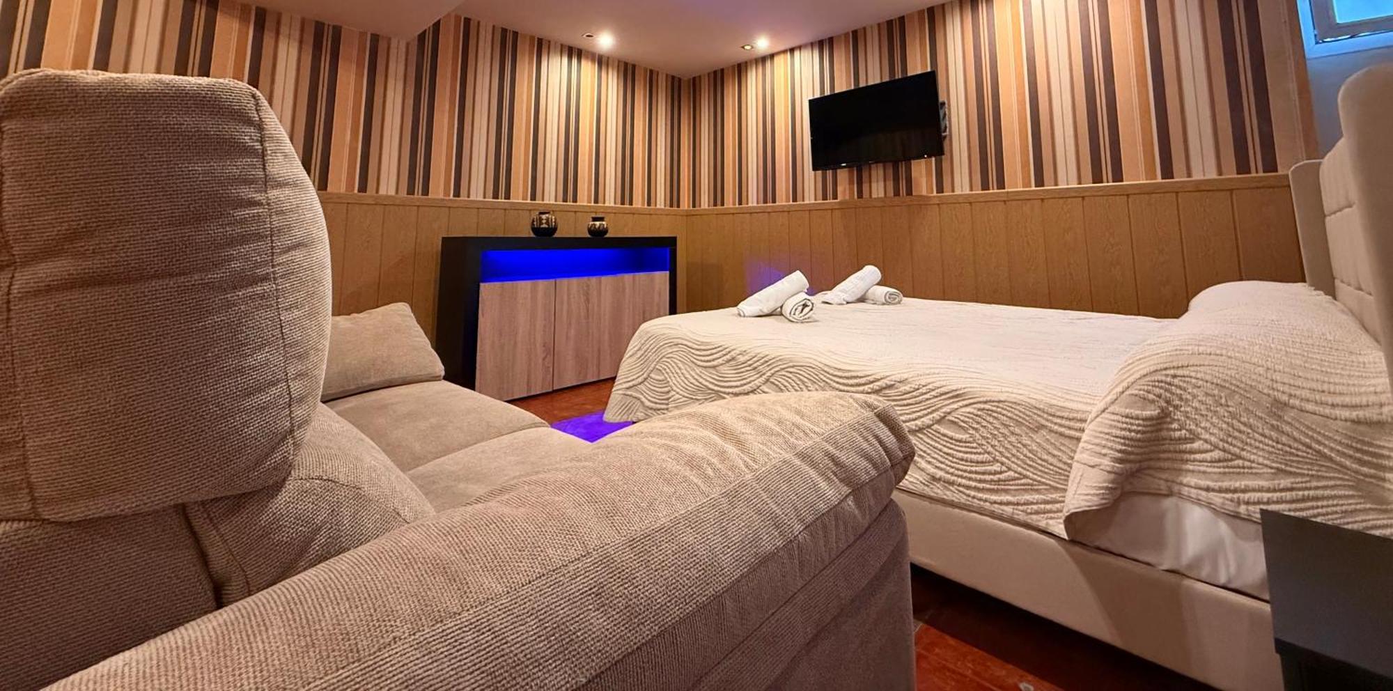 Deluxe Family Room
