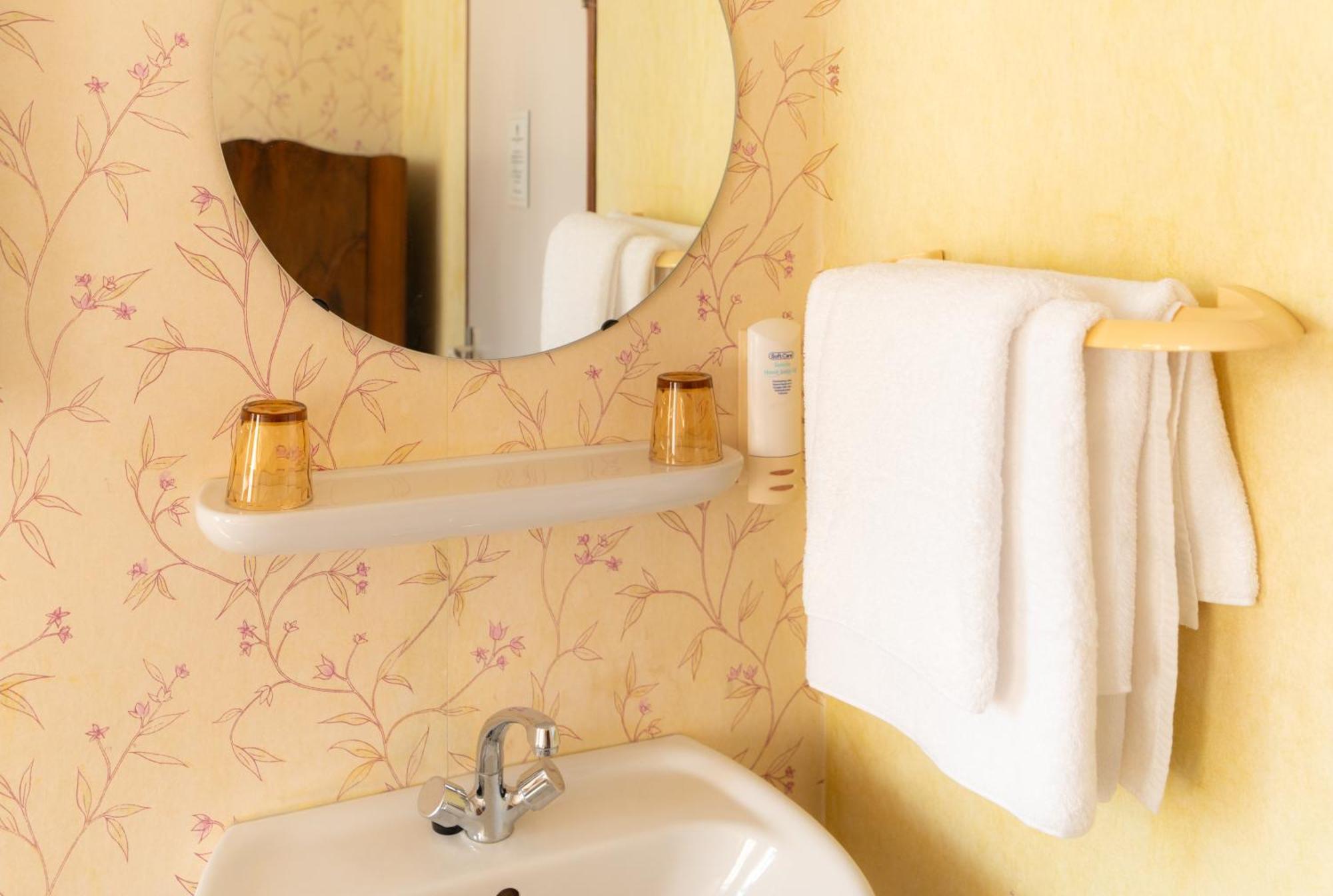 Budget kamer met badkamer extern