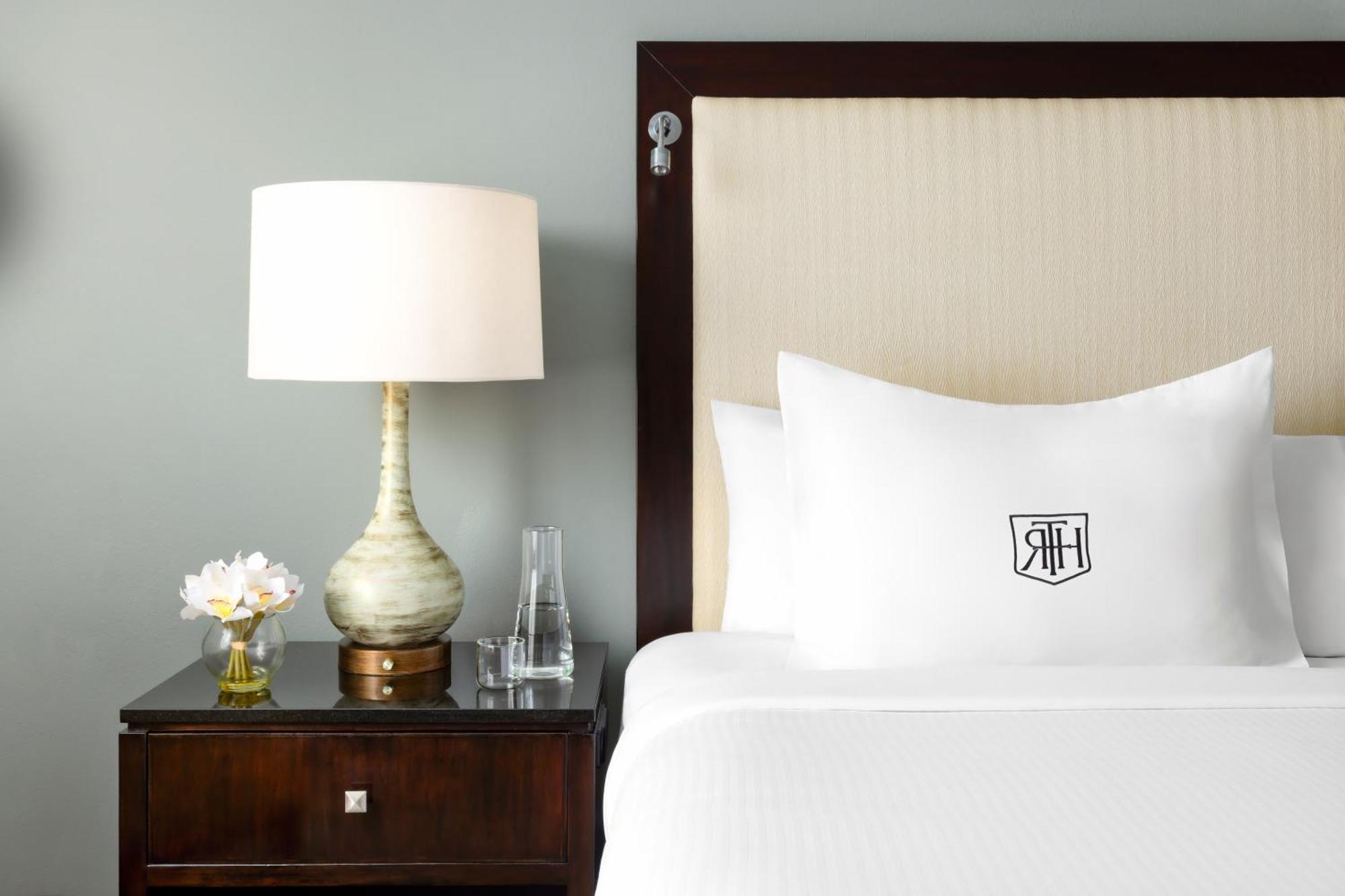 Deluxe Room 1 King Bed
