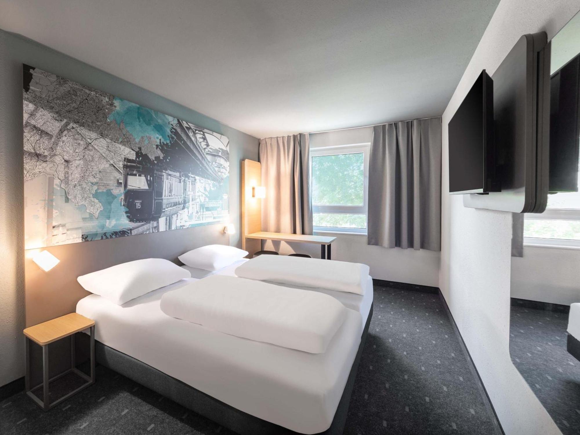 Twin Room,1705565923:JPEG