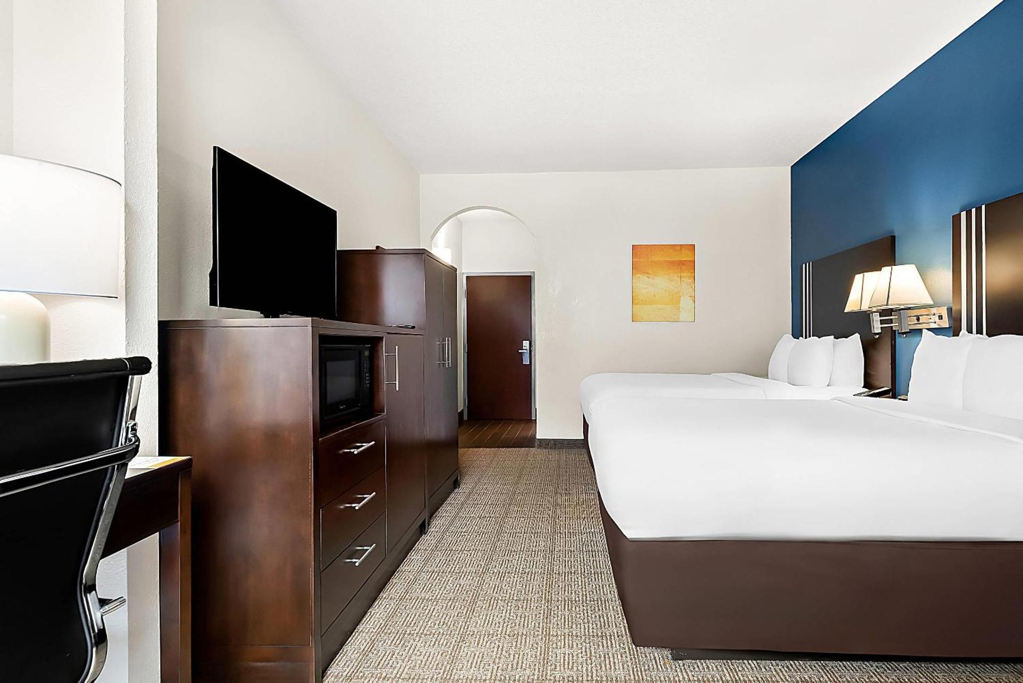 Queen Suite Two Queen Beds Non-Smoking
