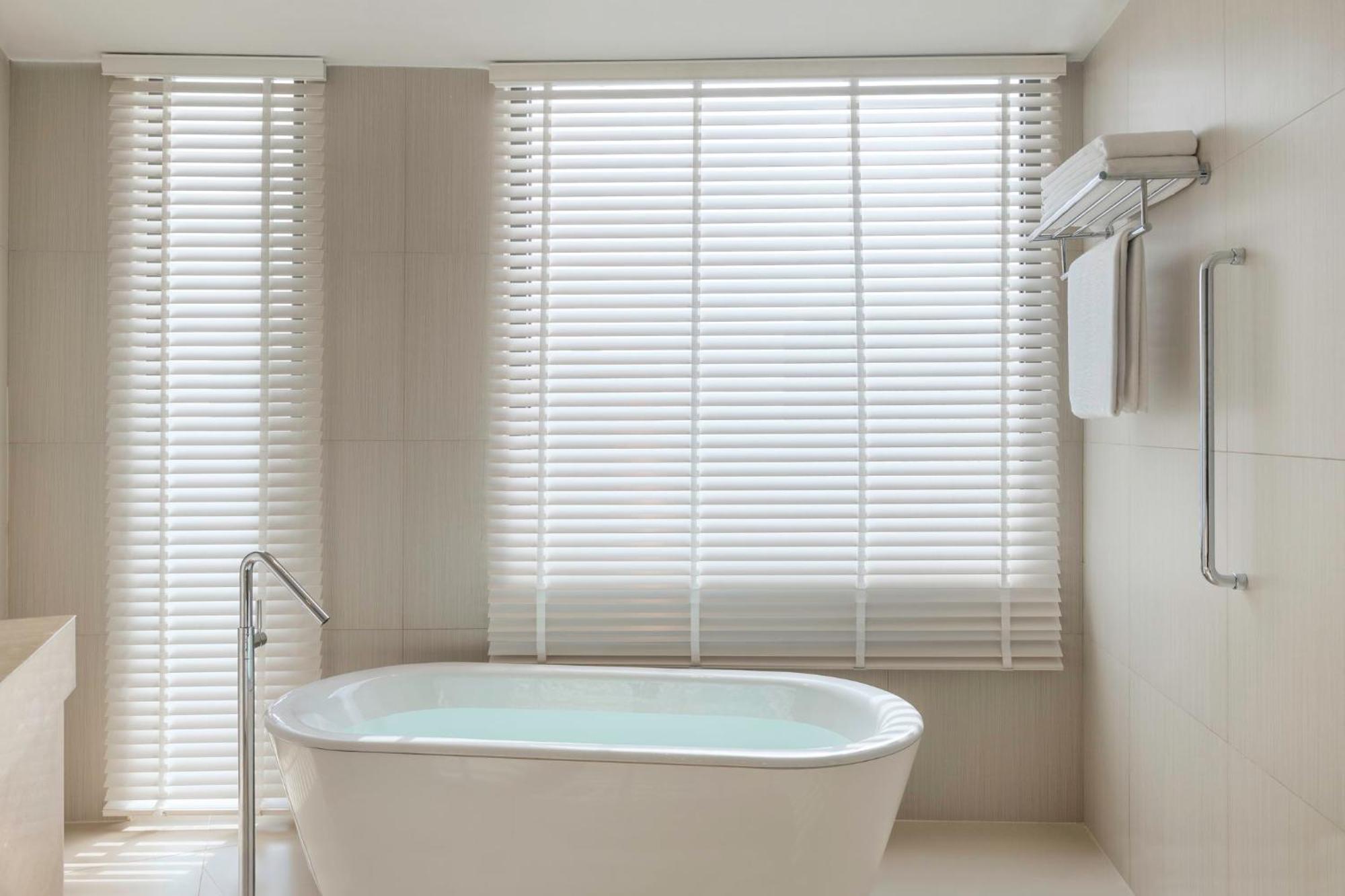 One-Bedroom Suite Sea View or Balcony or Living Area Theme Park,1705579912:JPEG