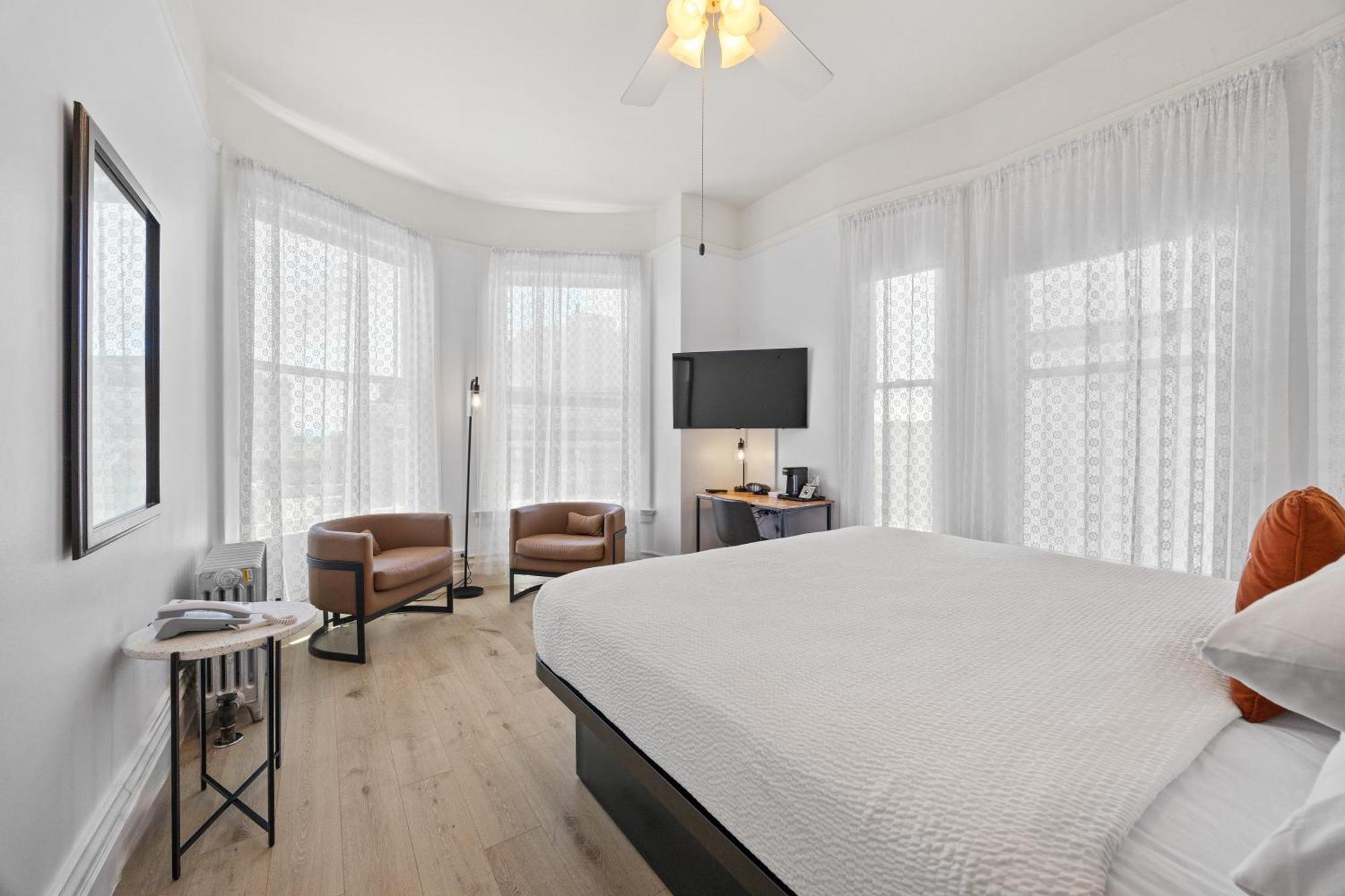 King Room Bay Windows