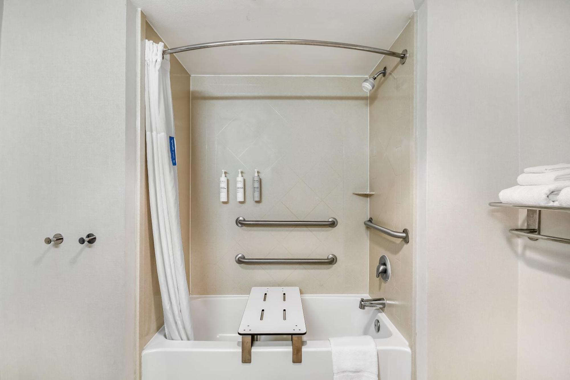 Queen Room Two Queen Beds Mobility Access or Non-Smoking