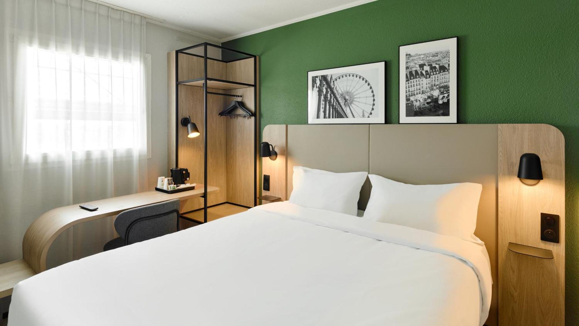 Standard Room 1 Queen Bed