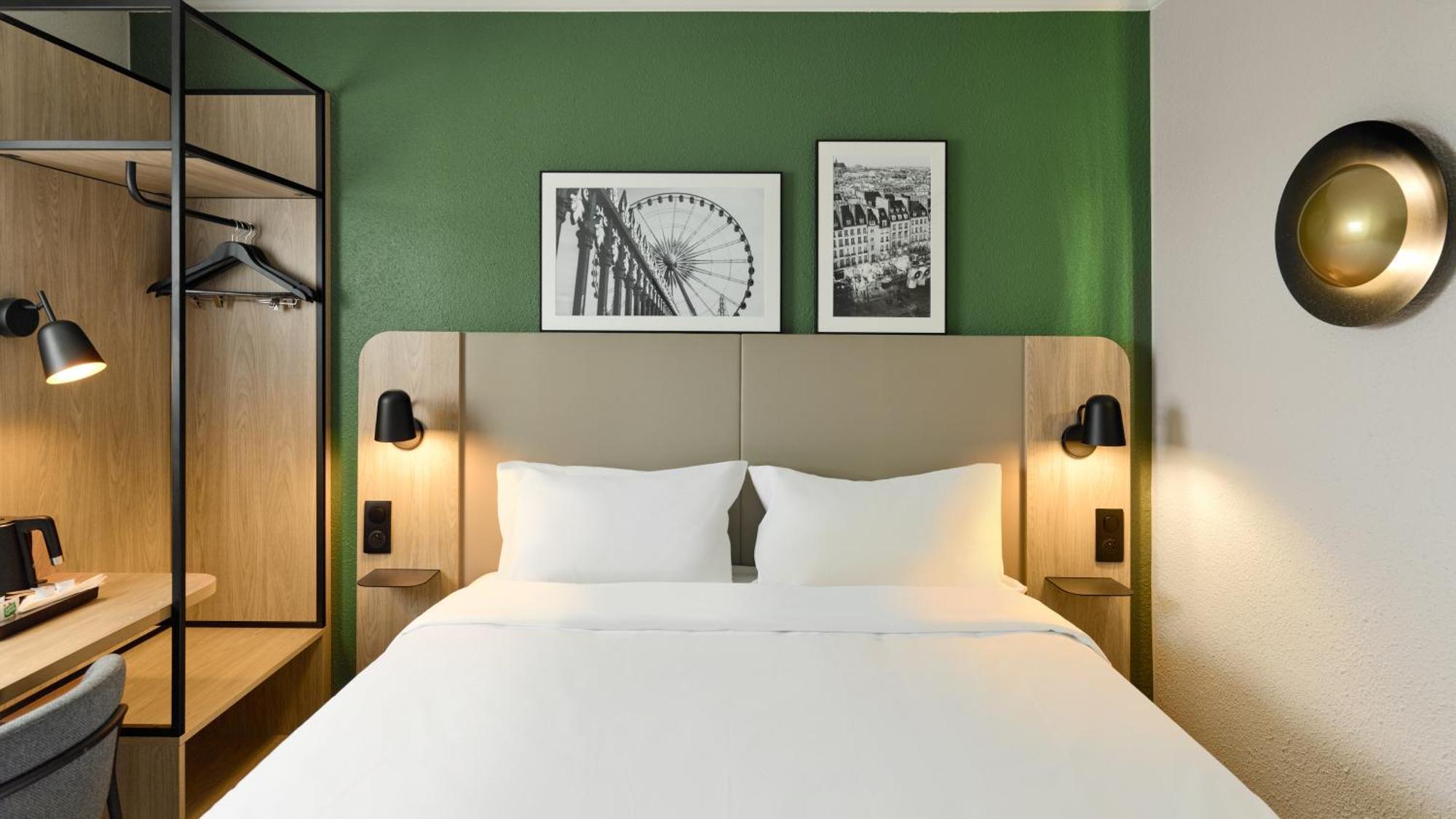 Standard Room 1 Queen Bed