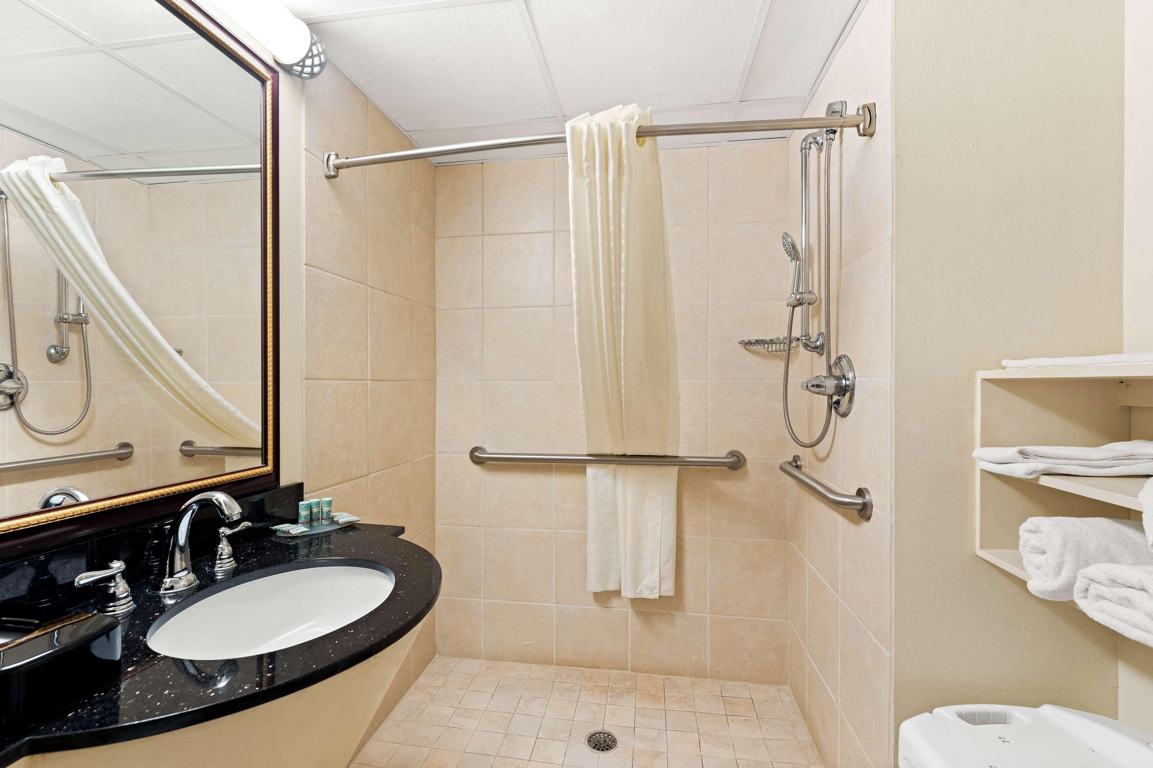 Queen Room Mobility Accessible Roll Shower,1610226793:JPEG