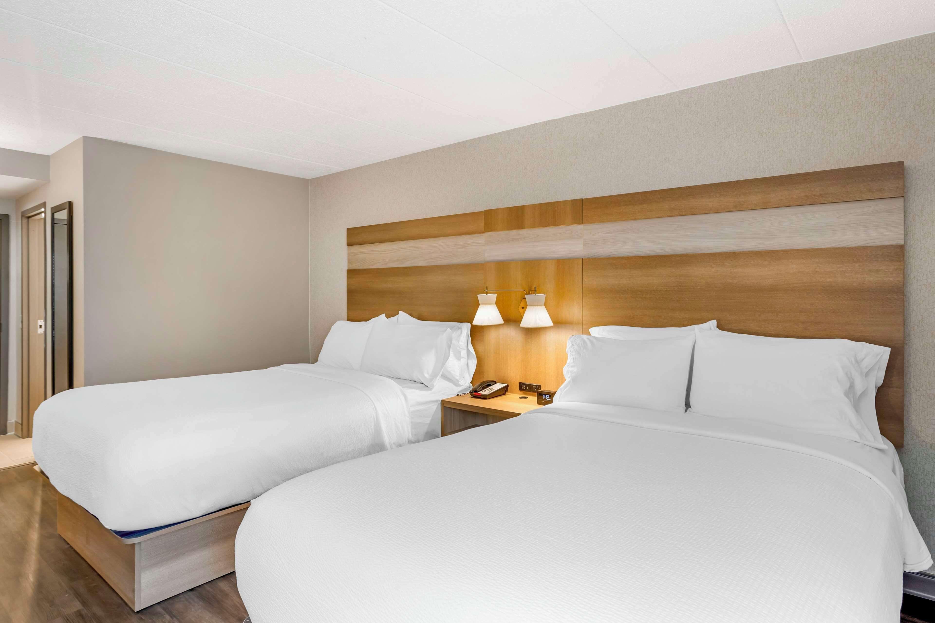 Queen Rooms Two Queen Beds Non-Smoking