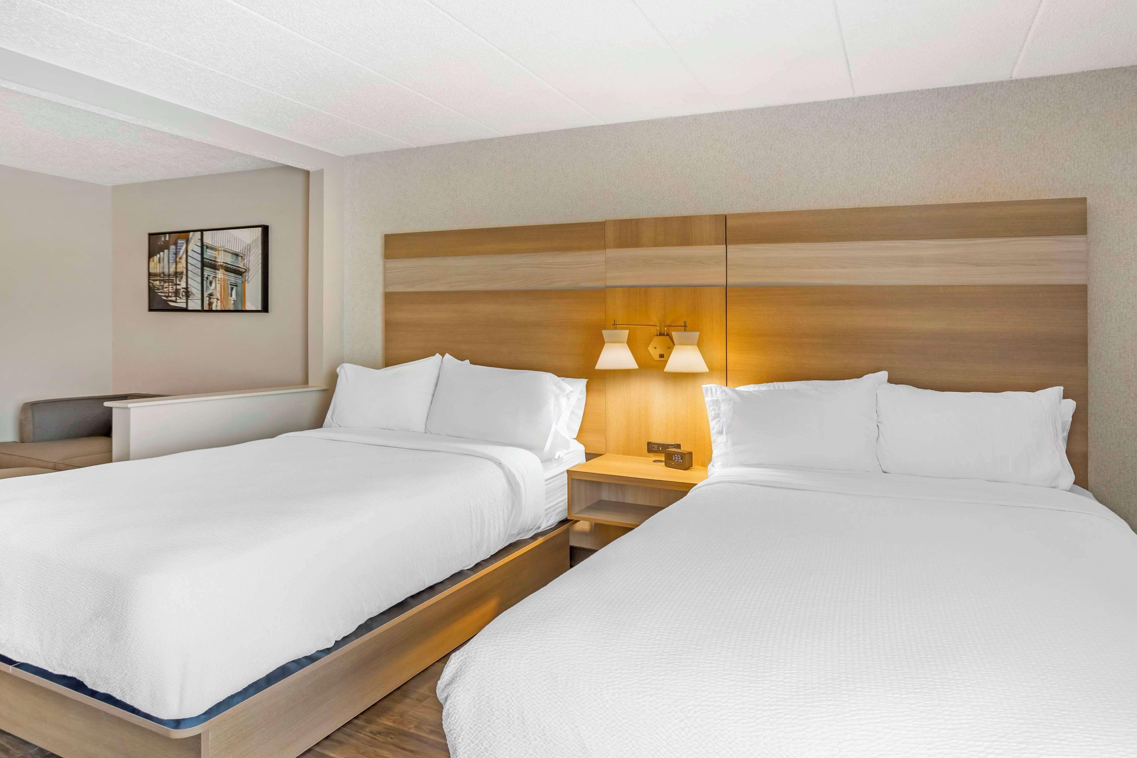 Queen Rooms Two Queen Beds Non-Smoking
