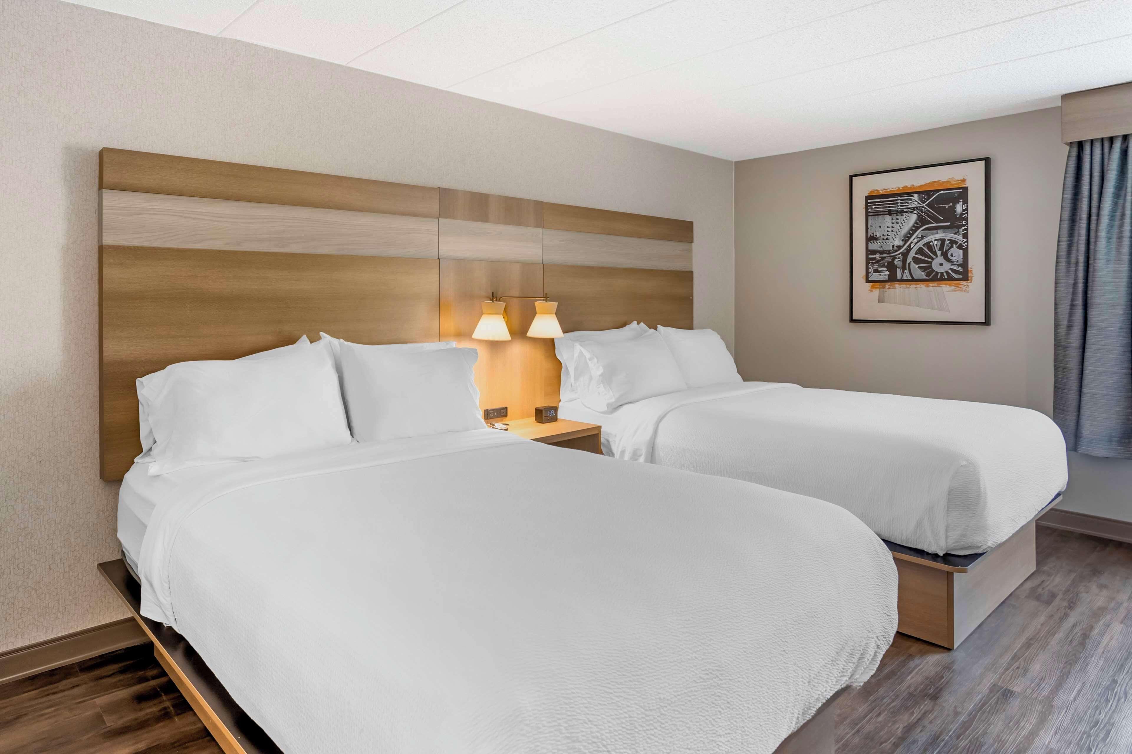 Queen Rooms Two Queen Beds Non-Smoking