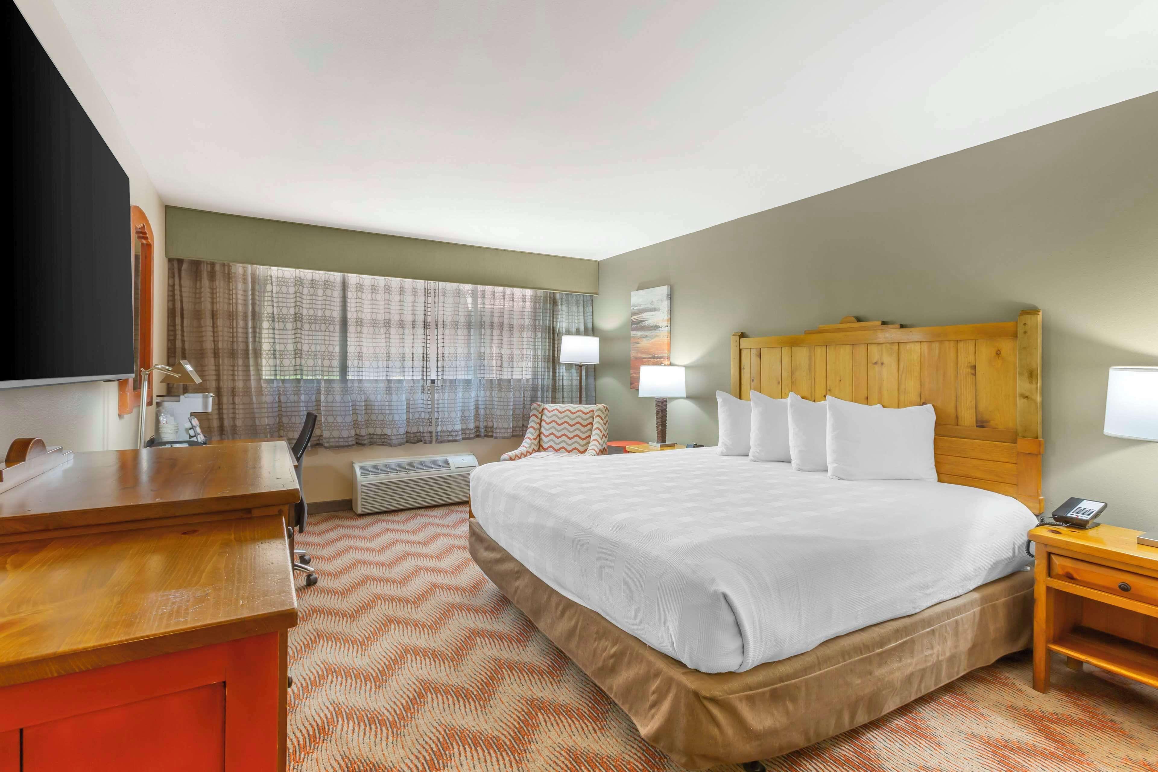 King Room,1592048503:JPEG