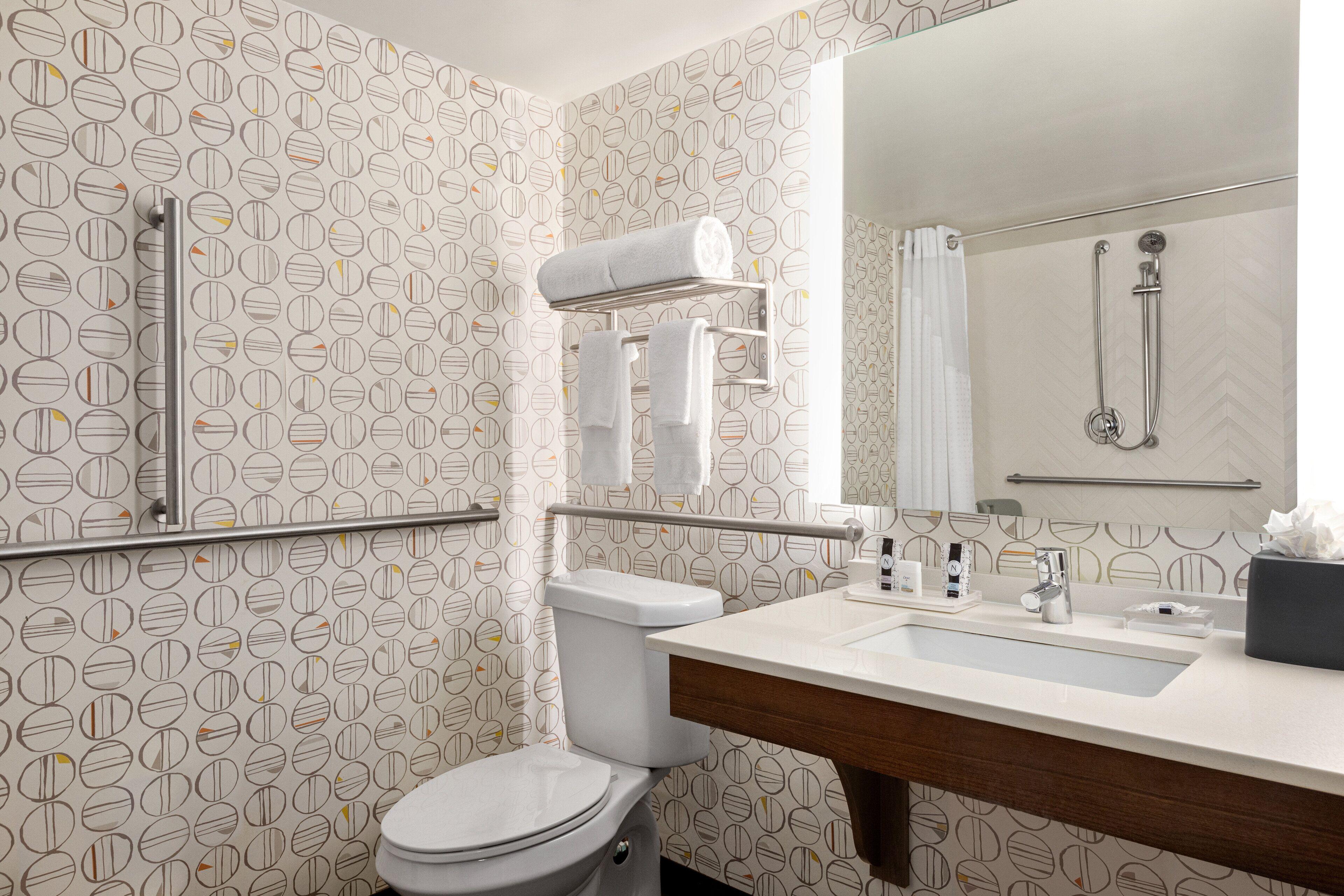 King Room Hearing Accessible Roll Shower