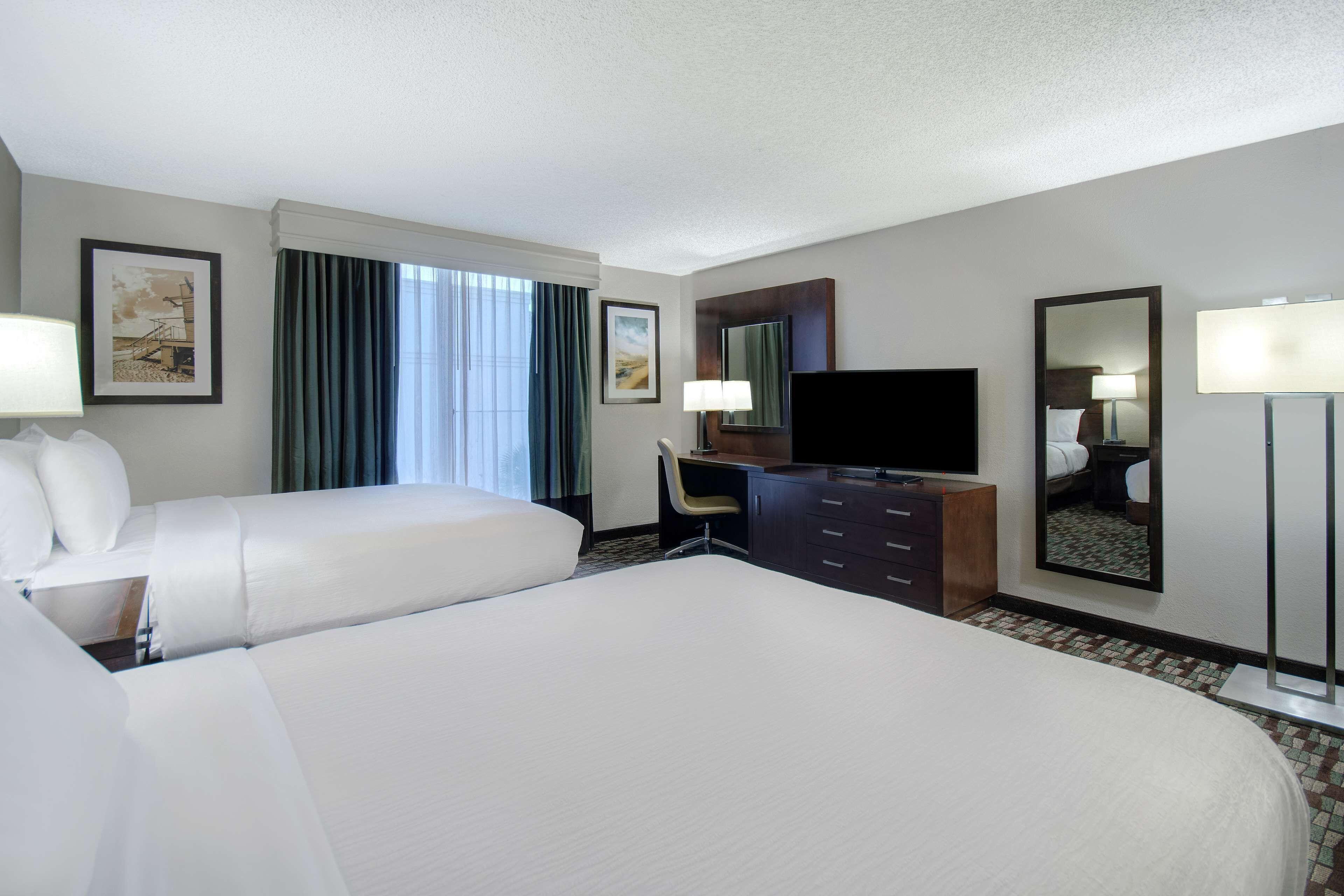 Two-Bedroom Queen Suite Two Queen Beds