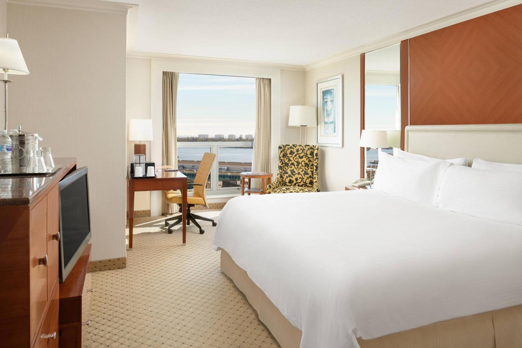 1 King Bed Water View Room High Floor