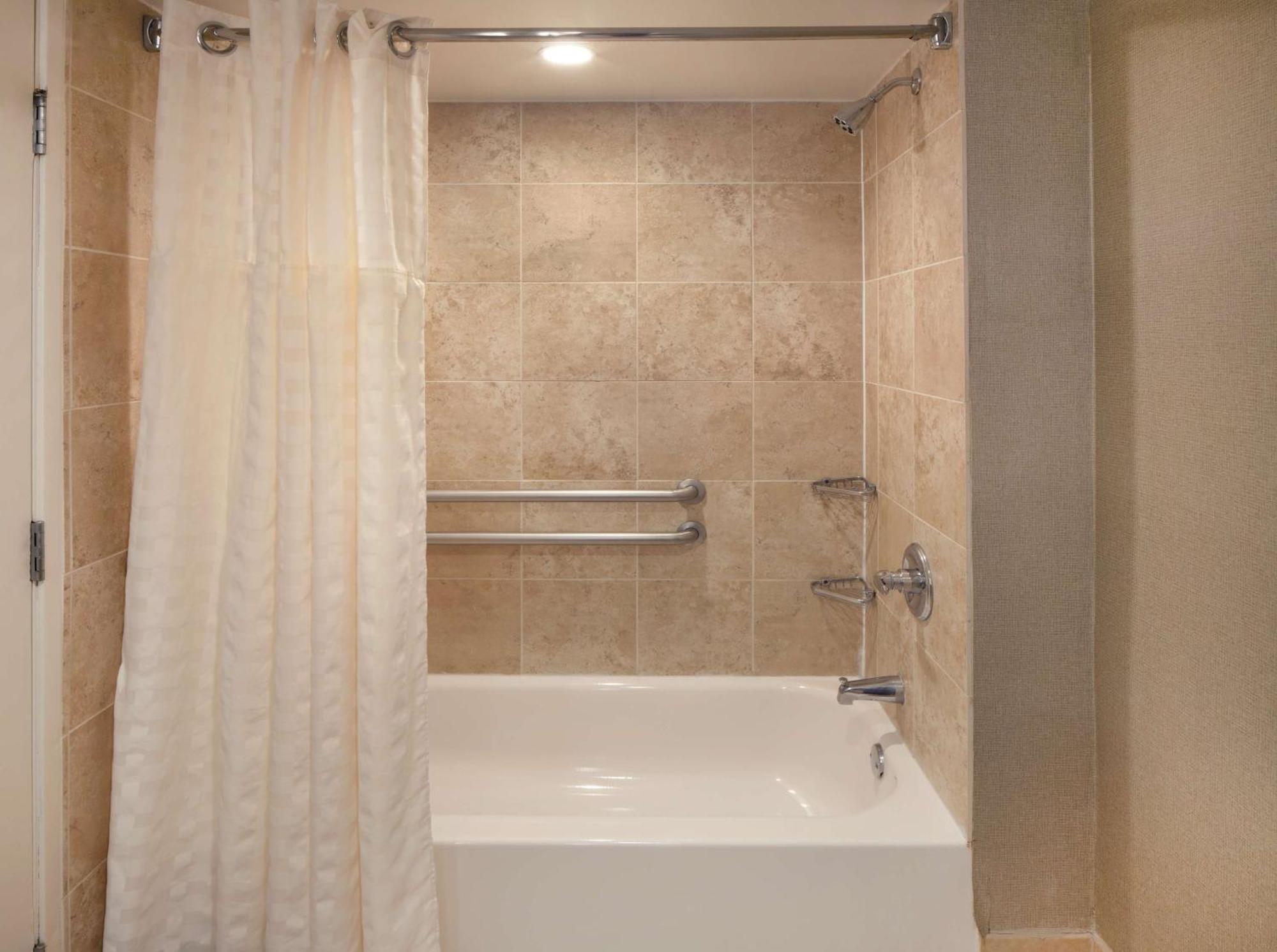 One-Bedroom King Suite Bath Tub Mobility Accessible or Non-Smoking