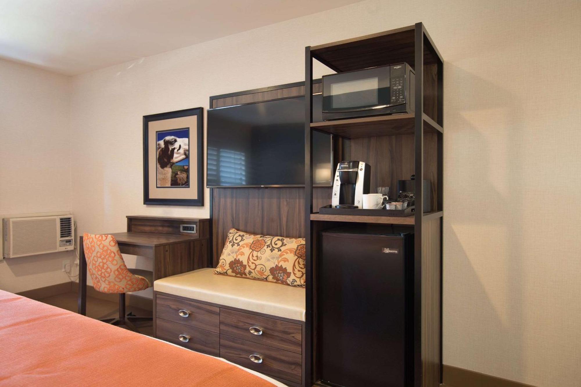 Deluxe King Room Non-Smoking