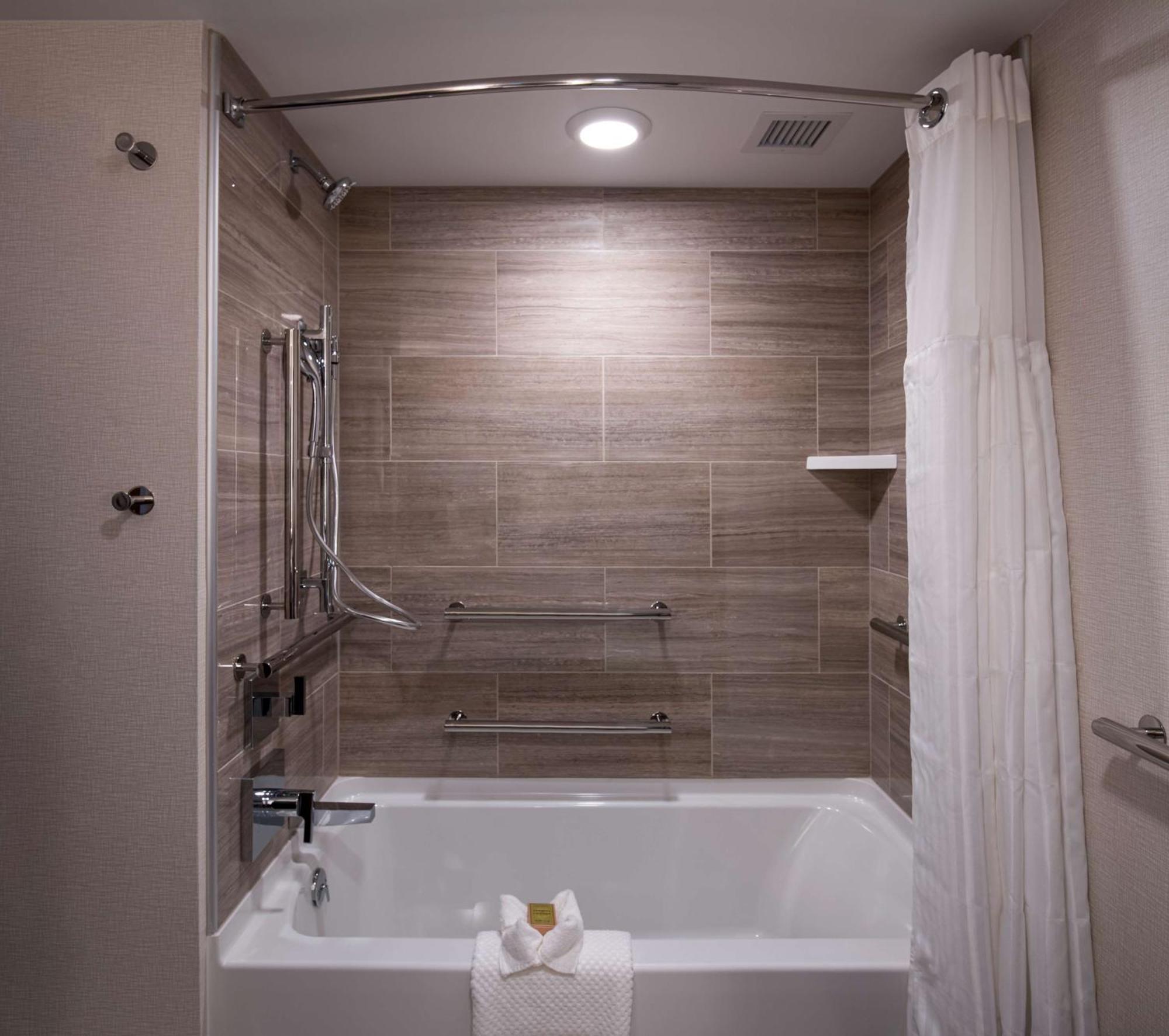 Queen Room Two Queen Beds Accessible Tub Mobility Access