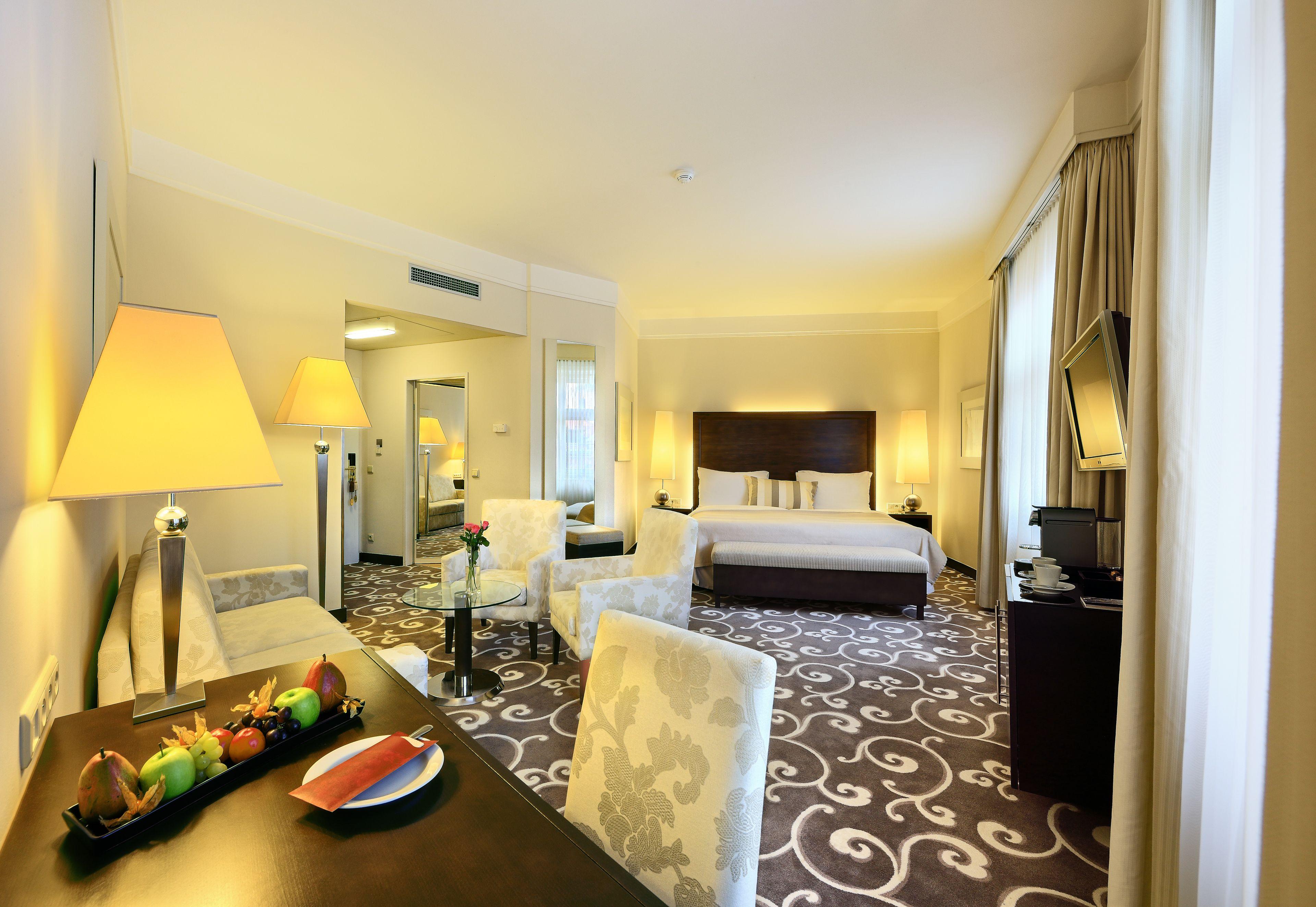 Junior Suite,1765149113:JPEG