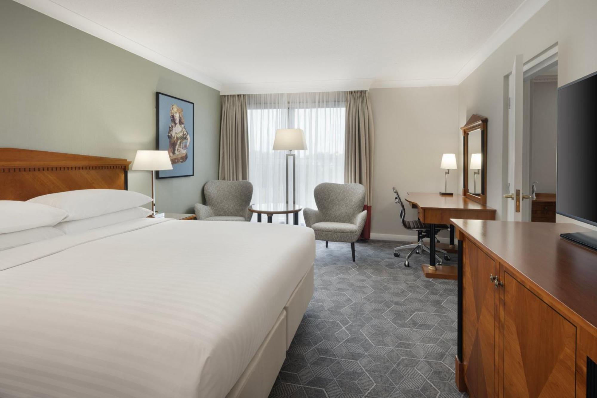 Presidential One-Bedroom Suite Executive Lounge Access