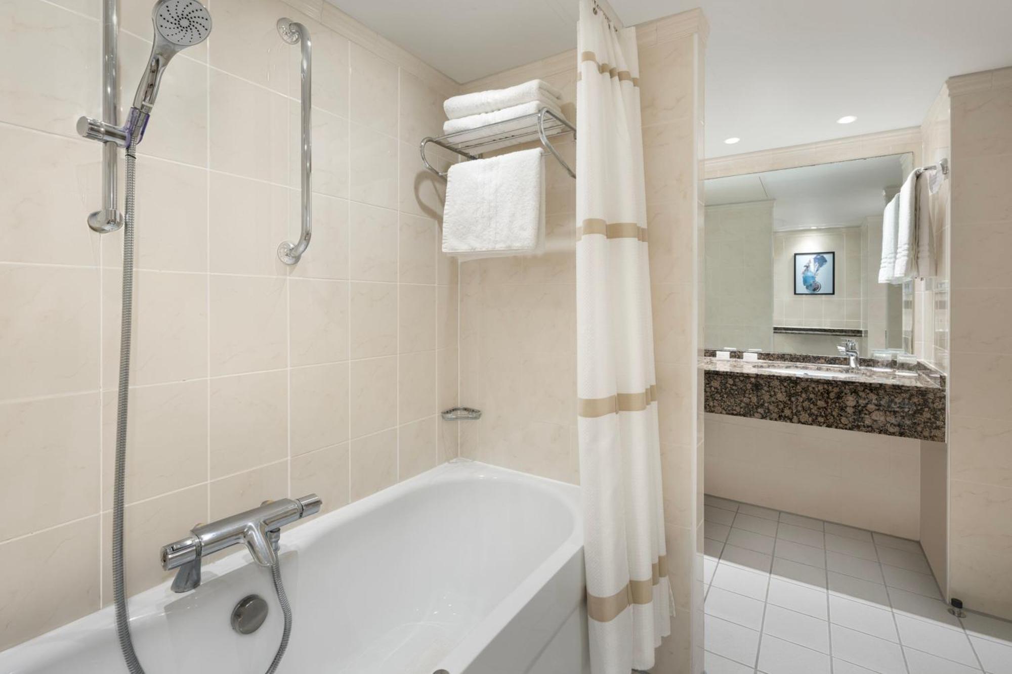 Presidential One-Bedroom Suite Executive Lounge Access