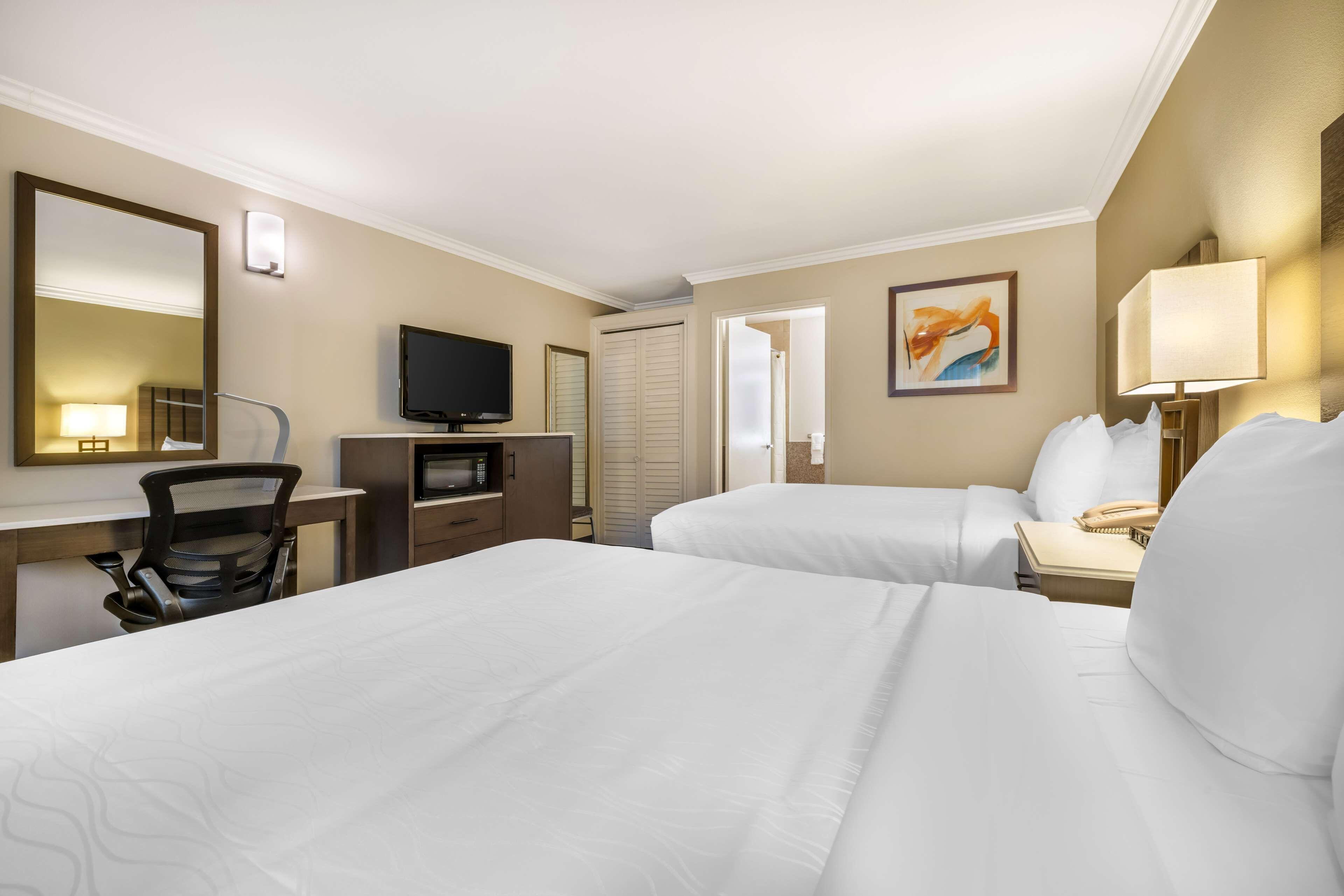 Queen Room Two Queen Beds Non-Smoking