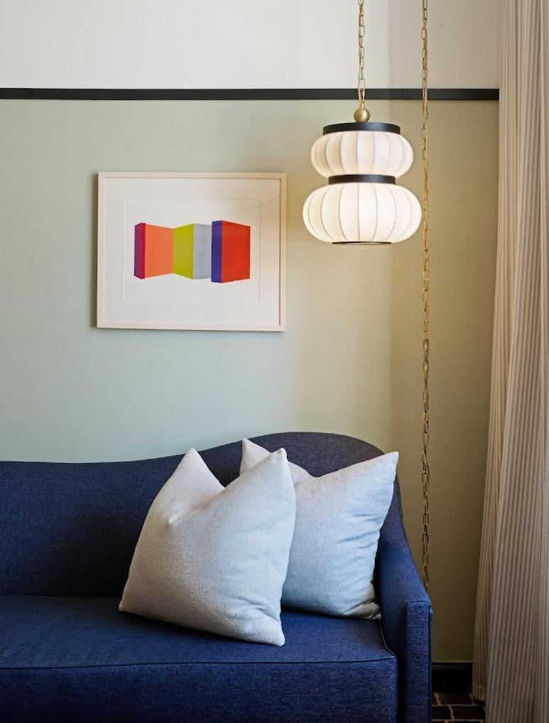 One-Bedroom King Suite