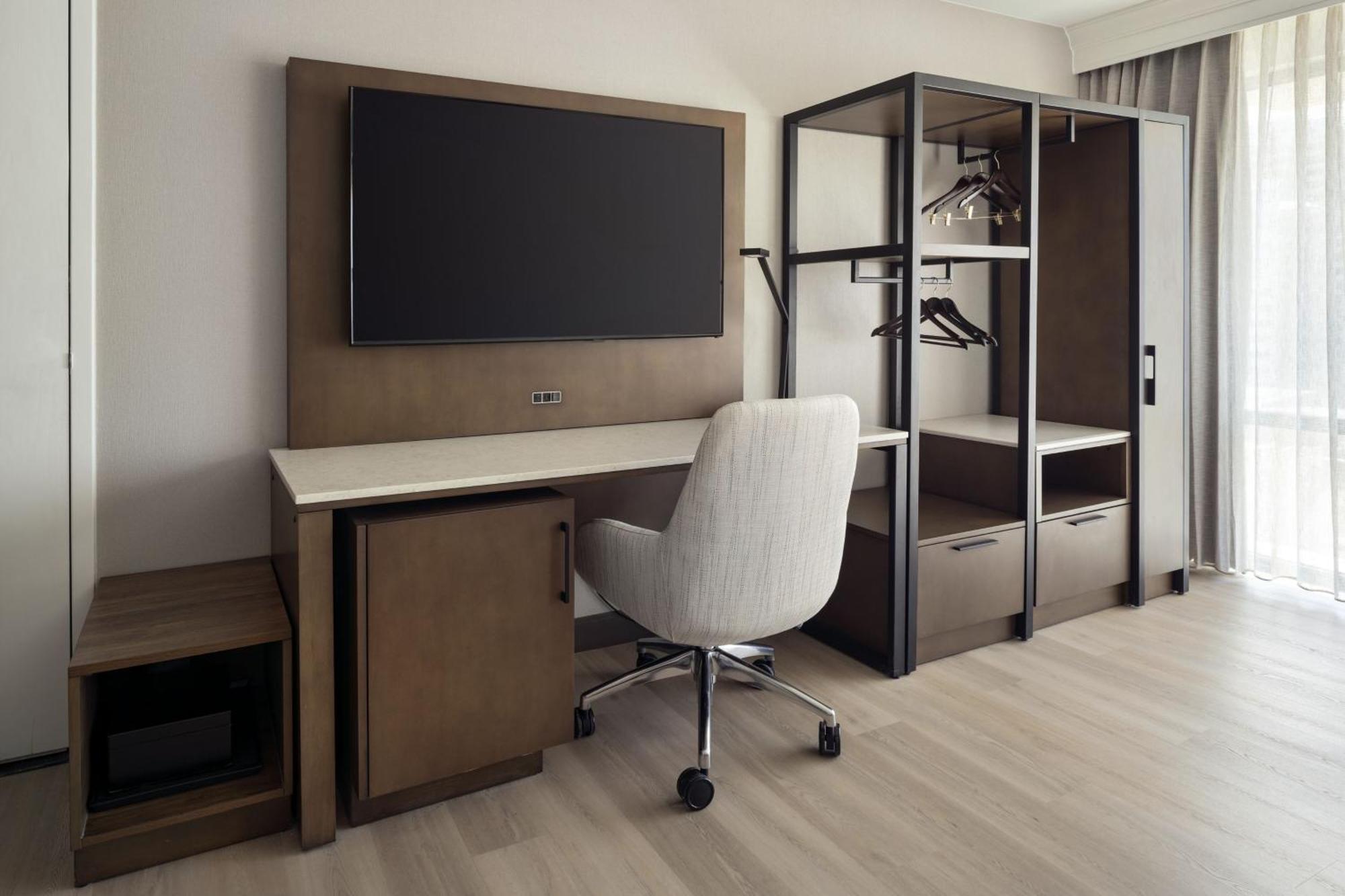 Guest room 1 King Bed View