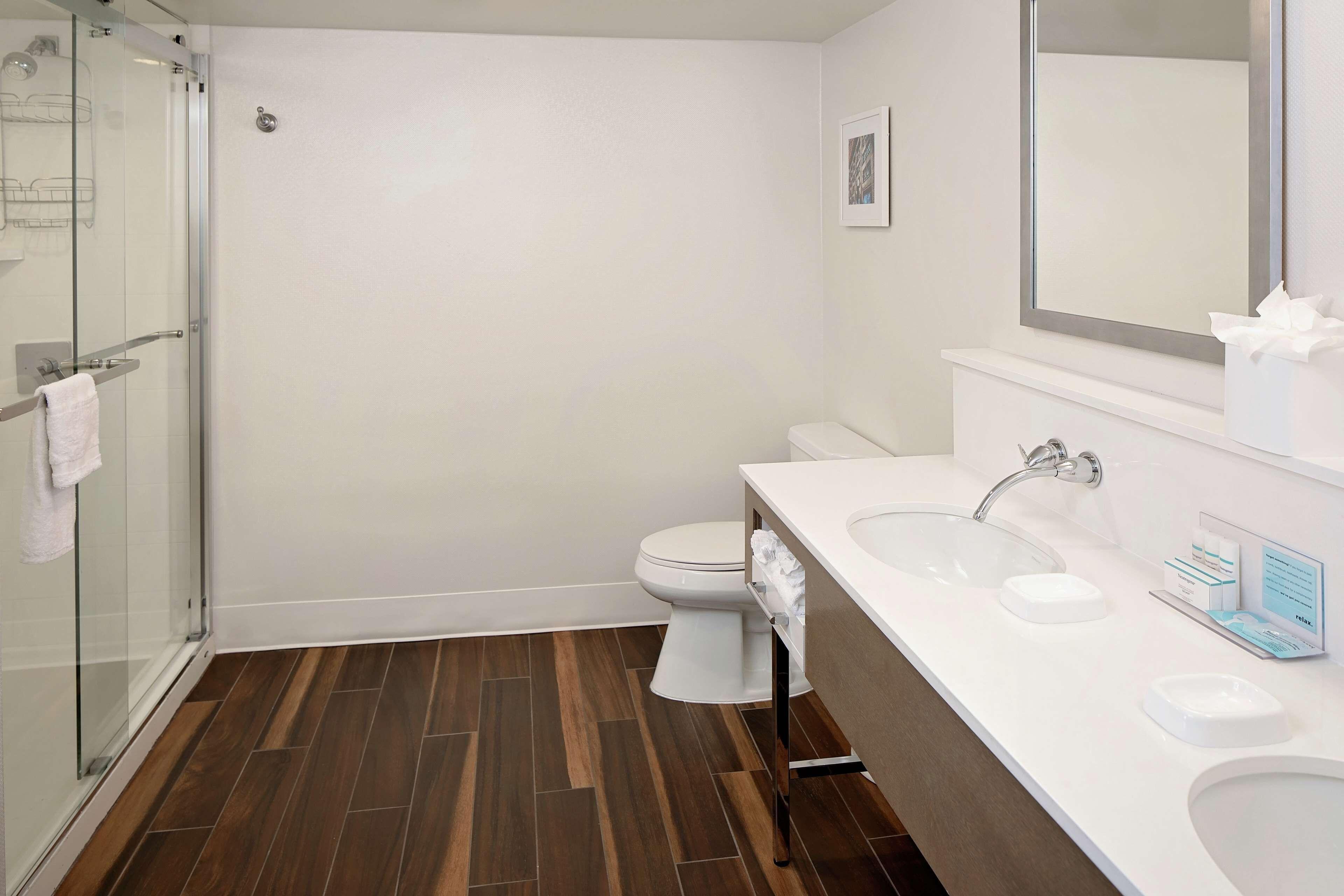 One-Bedroom King Suite Non-Smoking