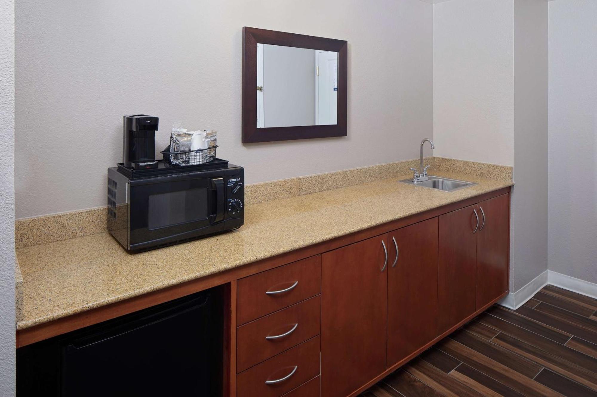 One-Bedroom King Suite Non-Smoking