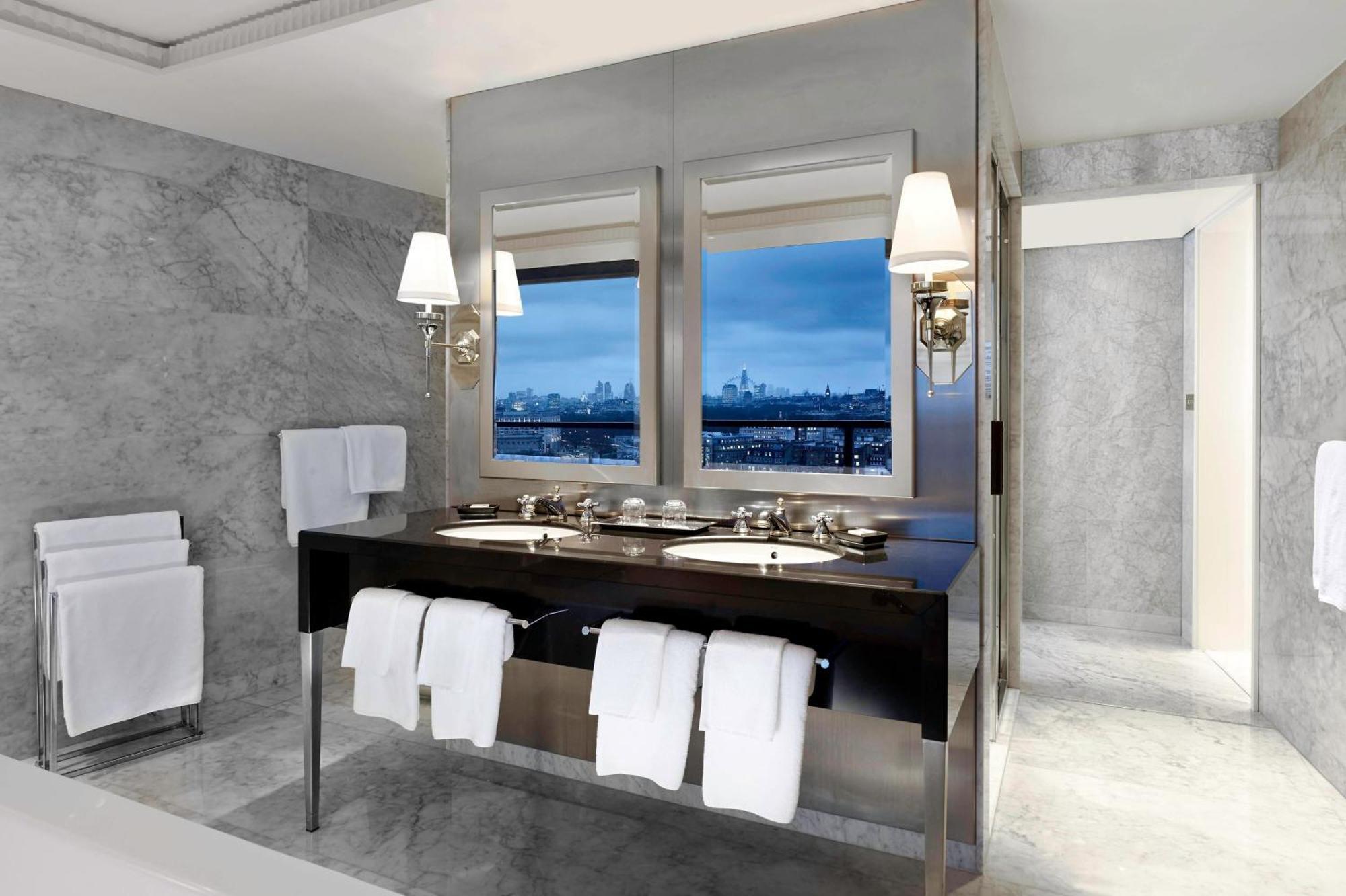 Westminster Suite 2 Bedroom Penthouse Suite Skyline view