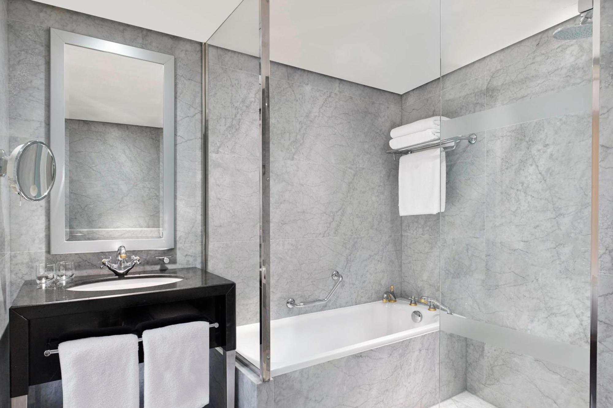 Hyde Park Suite 2 Bedroom Penthouse Suite Skyline view