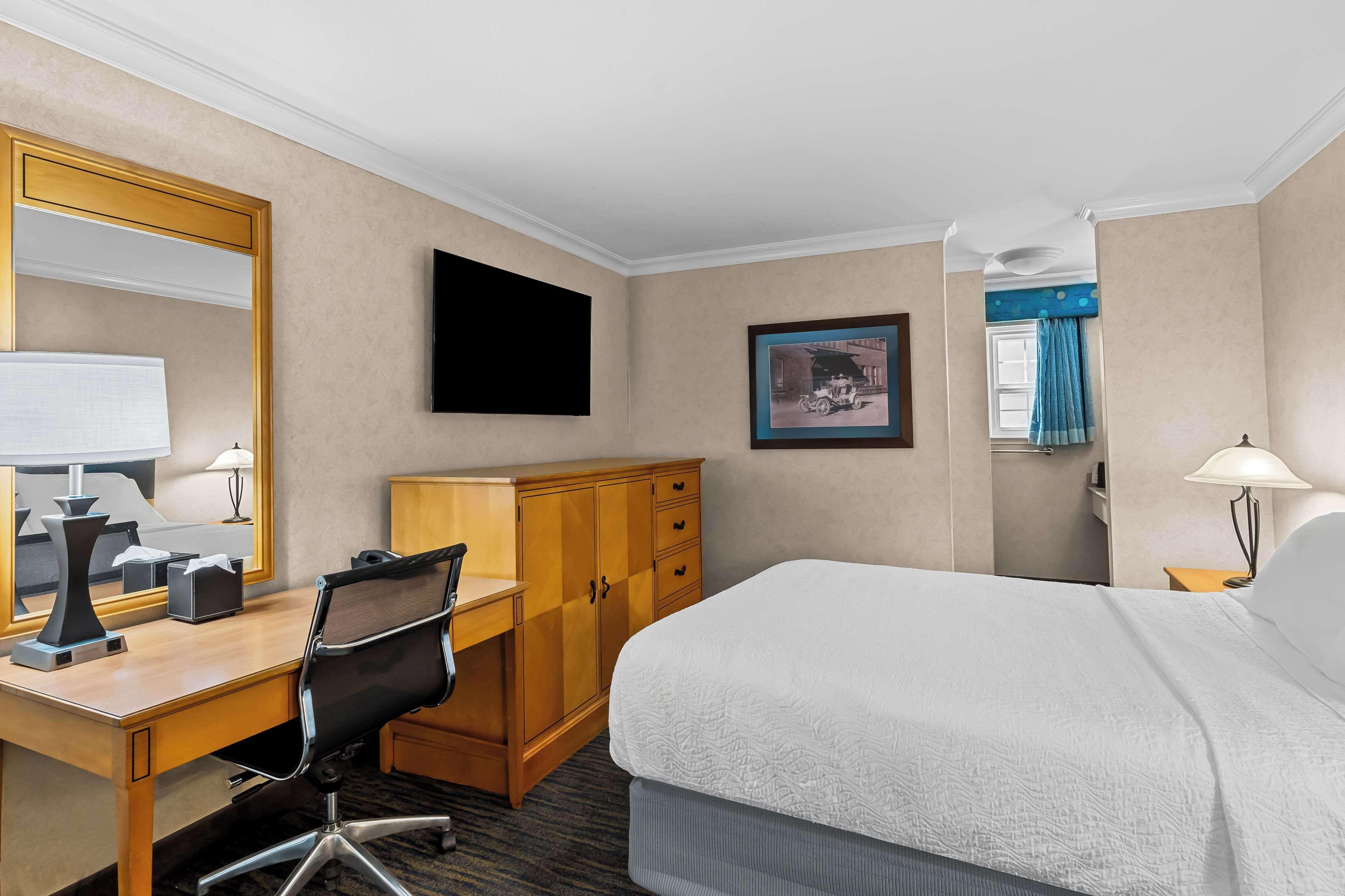 Queen Room
