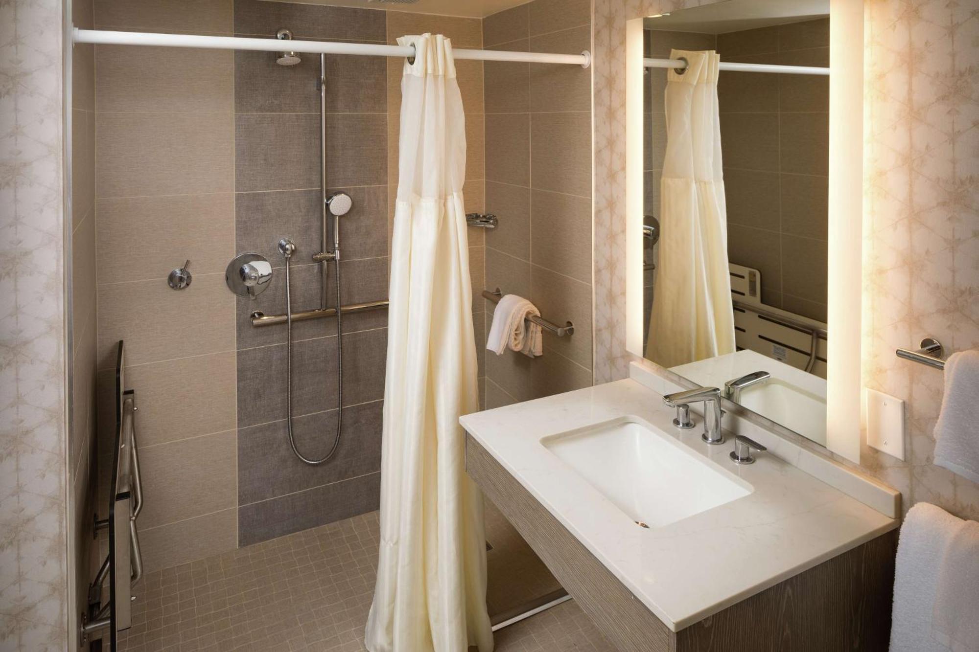 Queen Room Two Queen Beds Roll Shower Mobility Access,1704923252:JPEG
