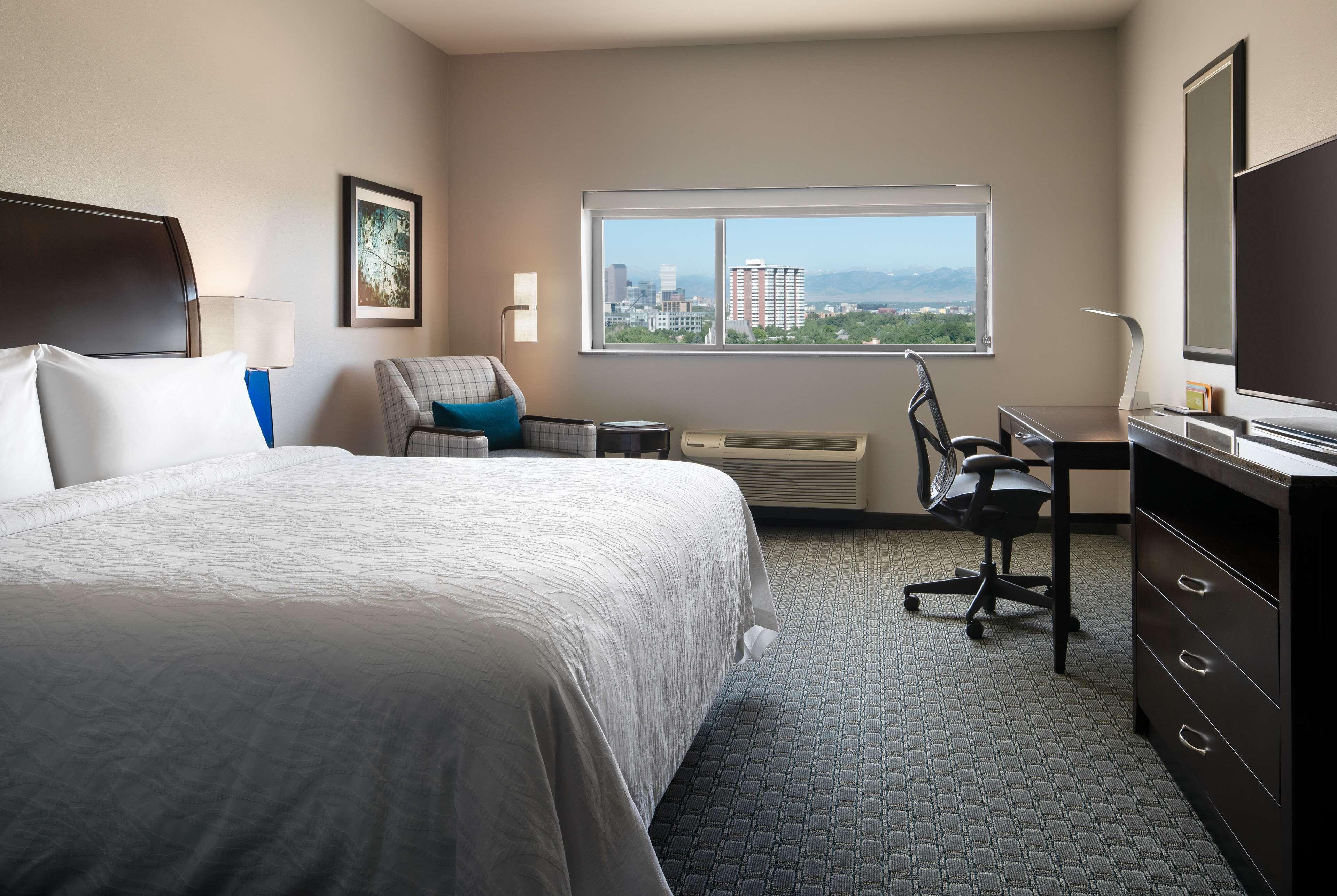 King Room Bath Tub Mobility Access