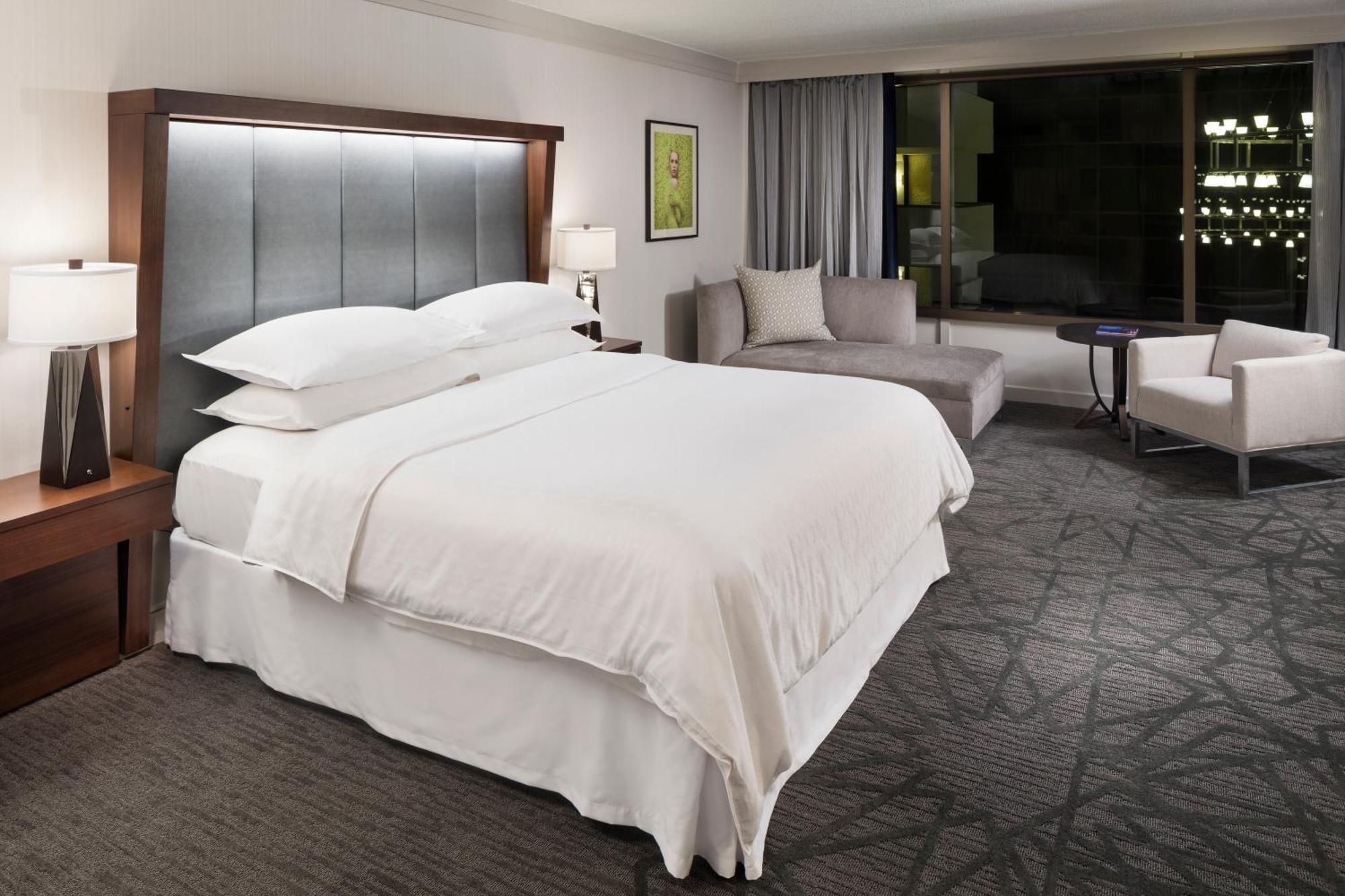 Club level Guest room 1 King