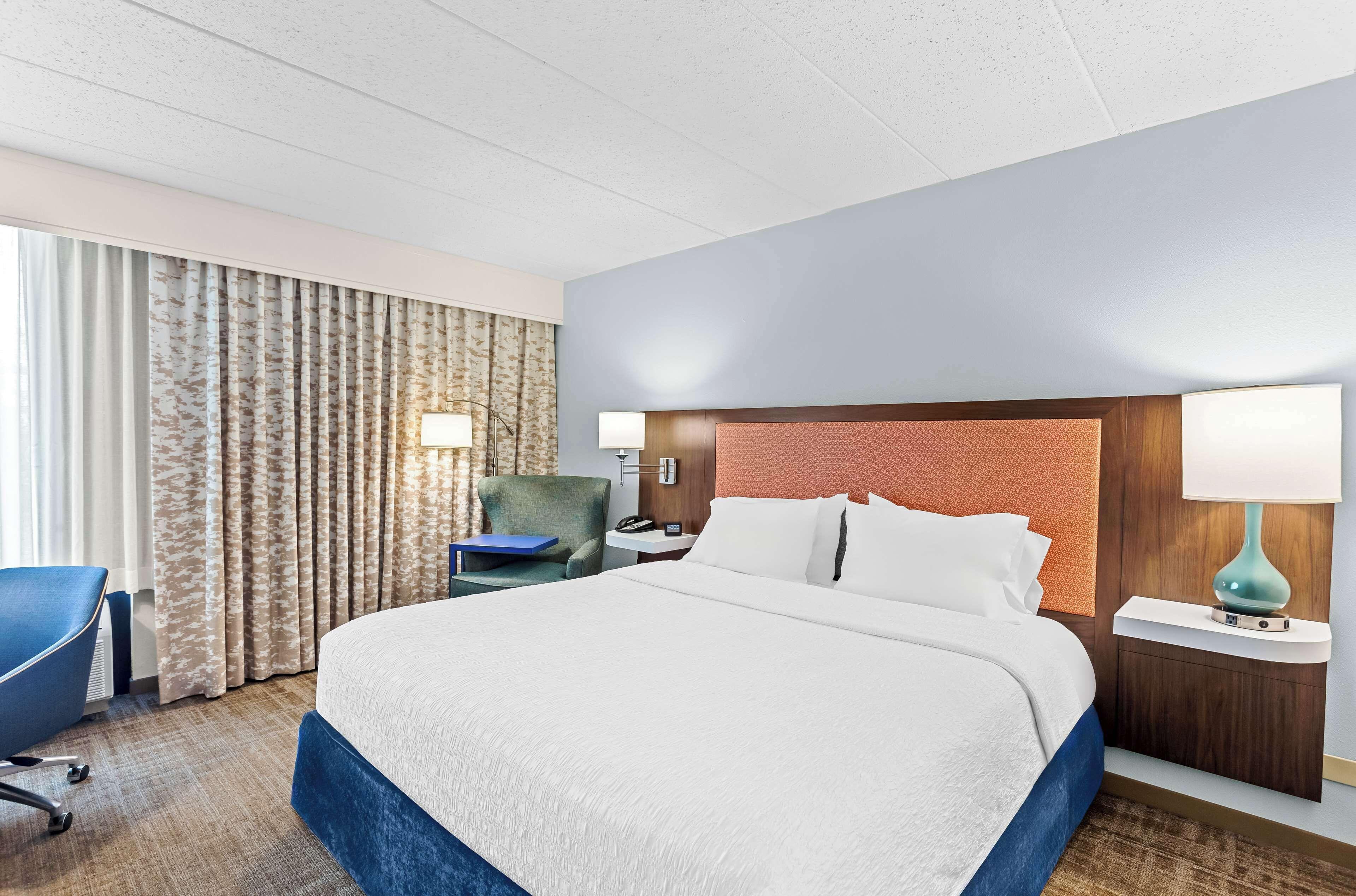 King Room Accessible Tub Mobility Hearing Access or Non-Smoking