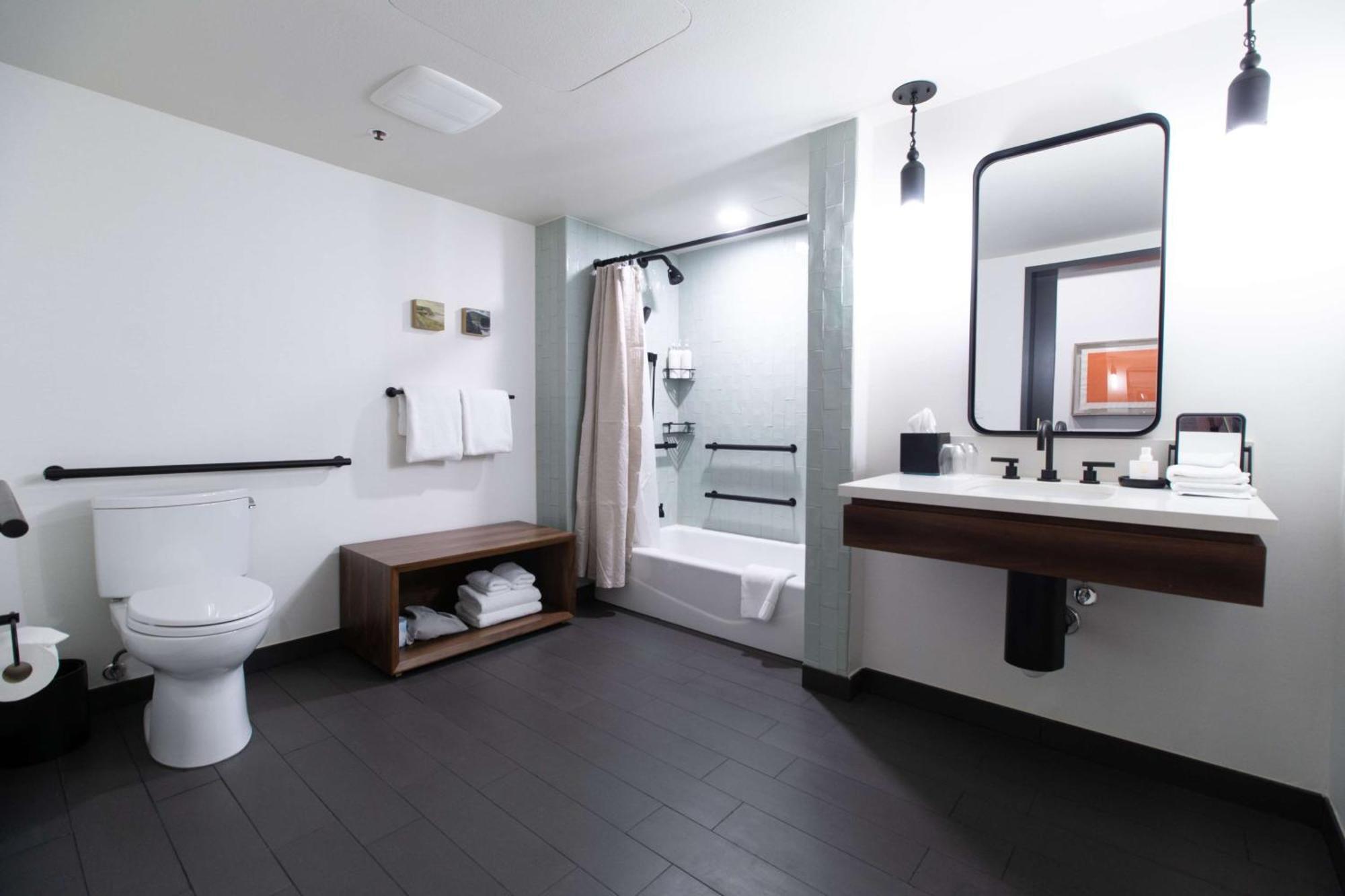 Preferred King Room Tub Mobility or Hearing Accessible