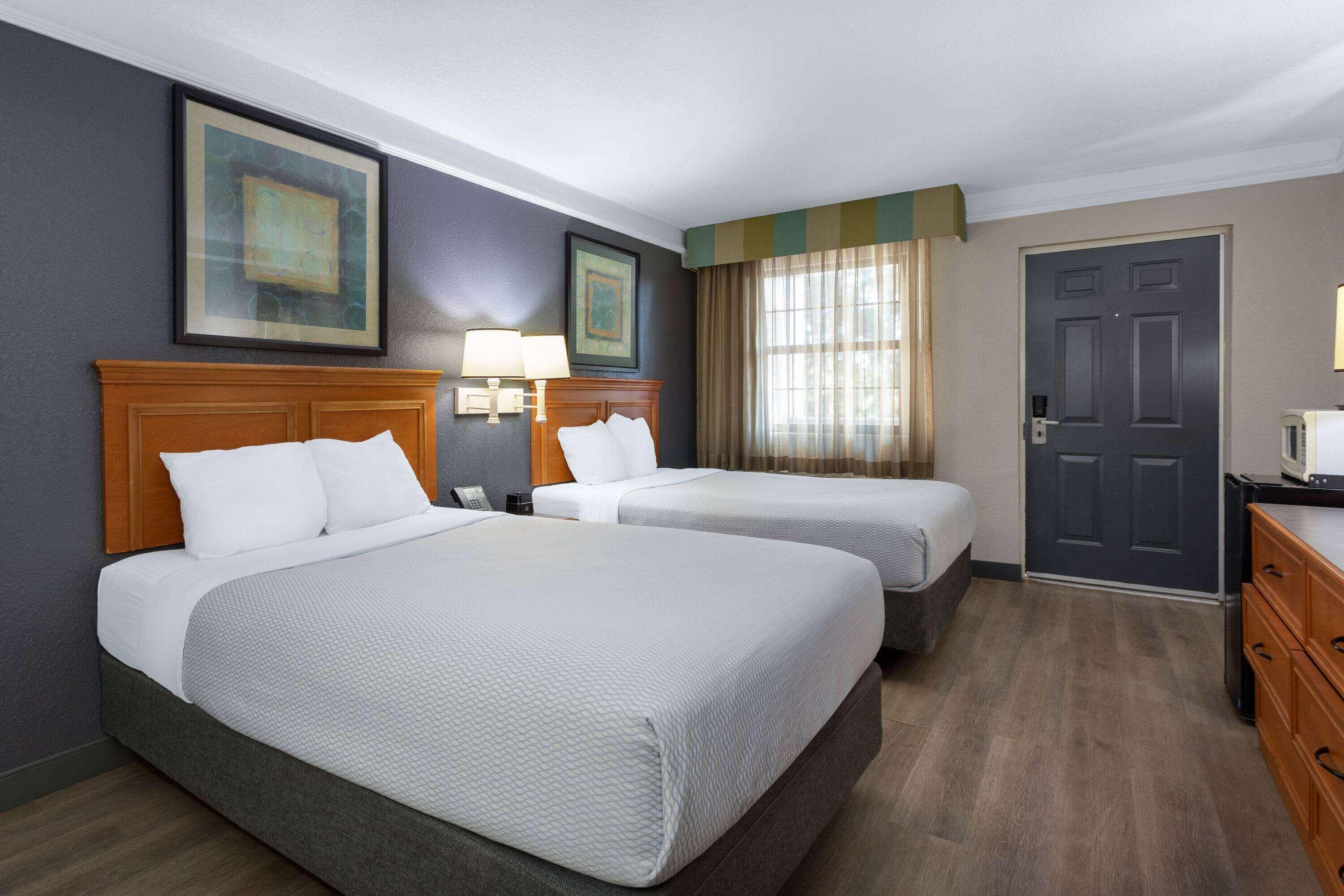 Double Room Two Double Beds Non-Smoking