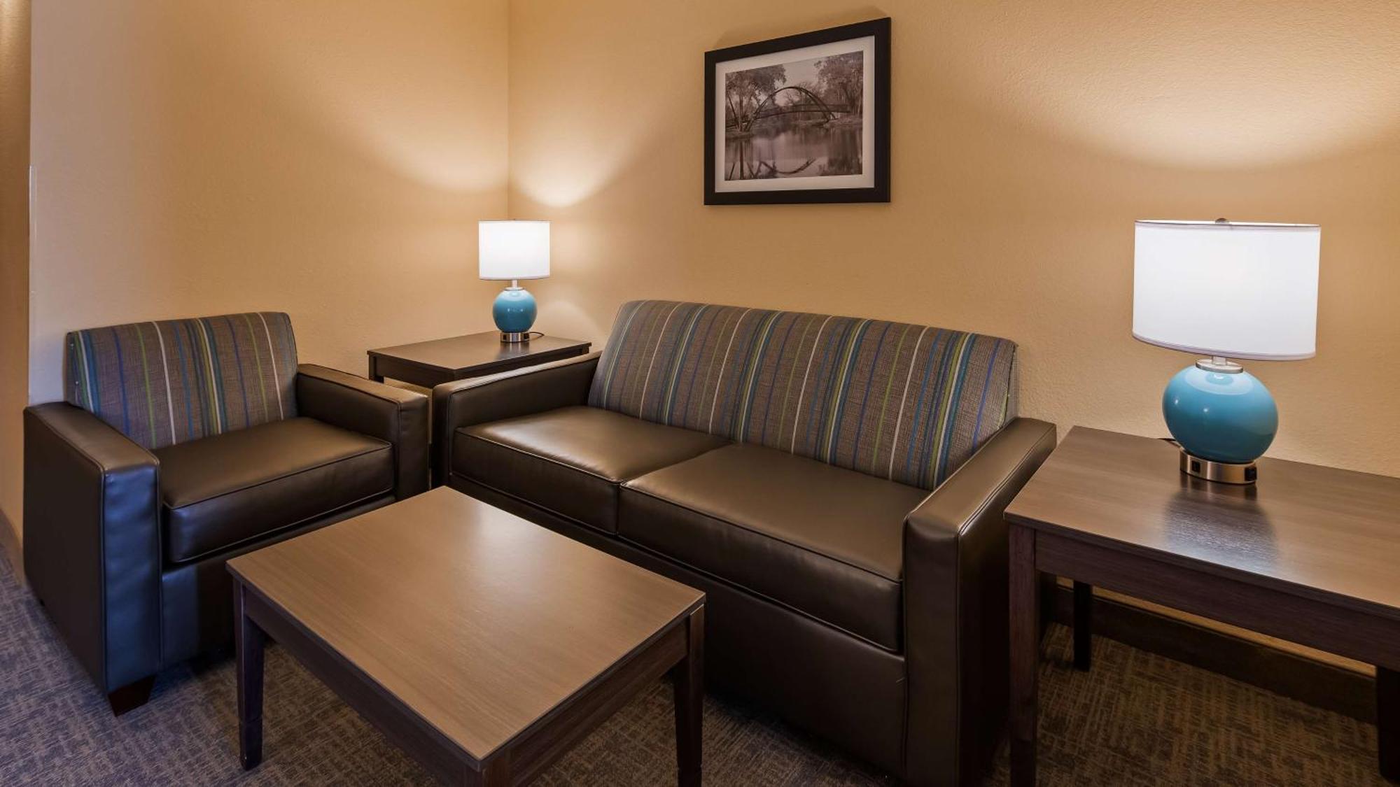 One-Bedroom King Suite