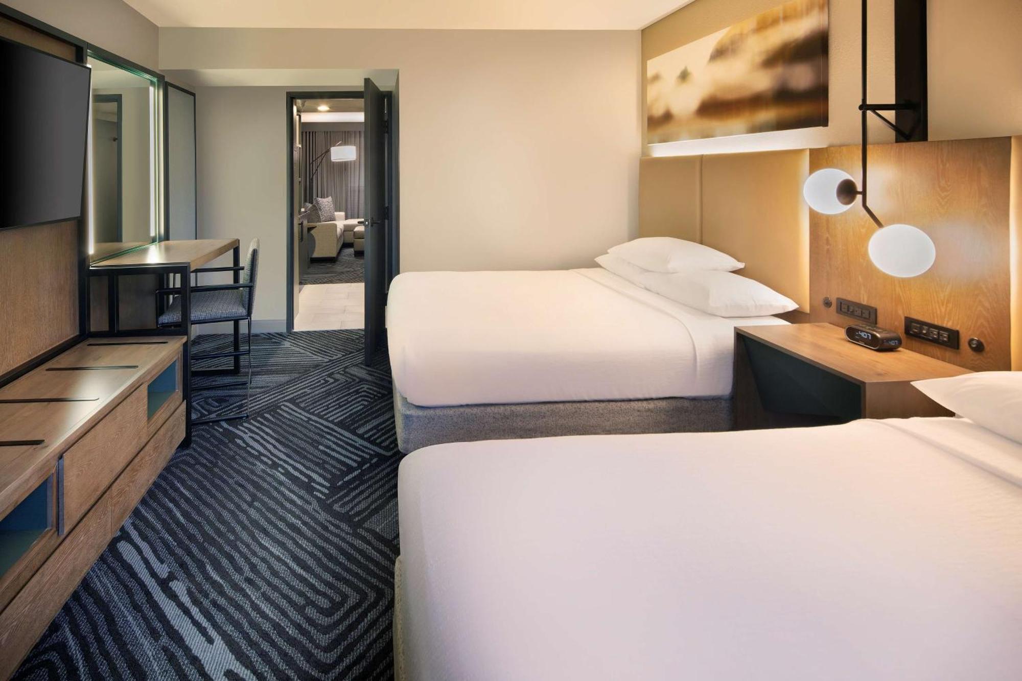 Queen Suite Two Queen Beds