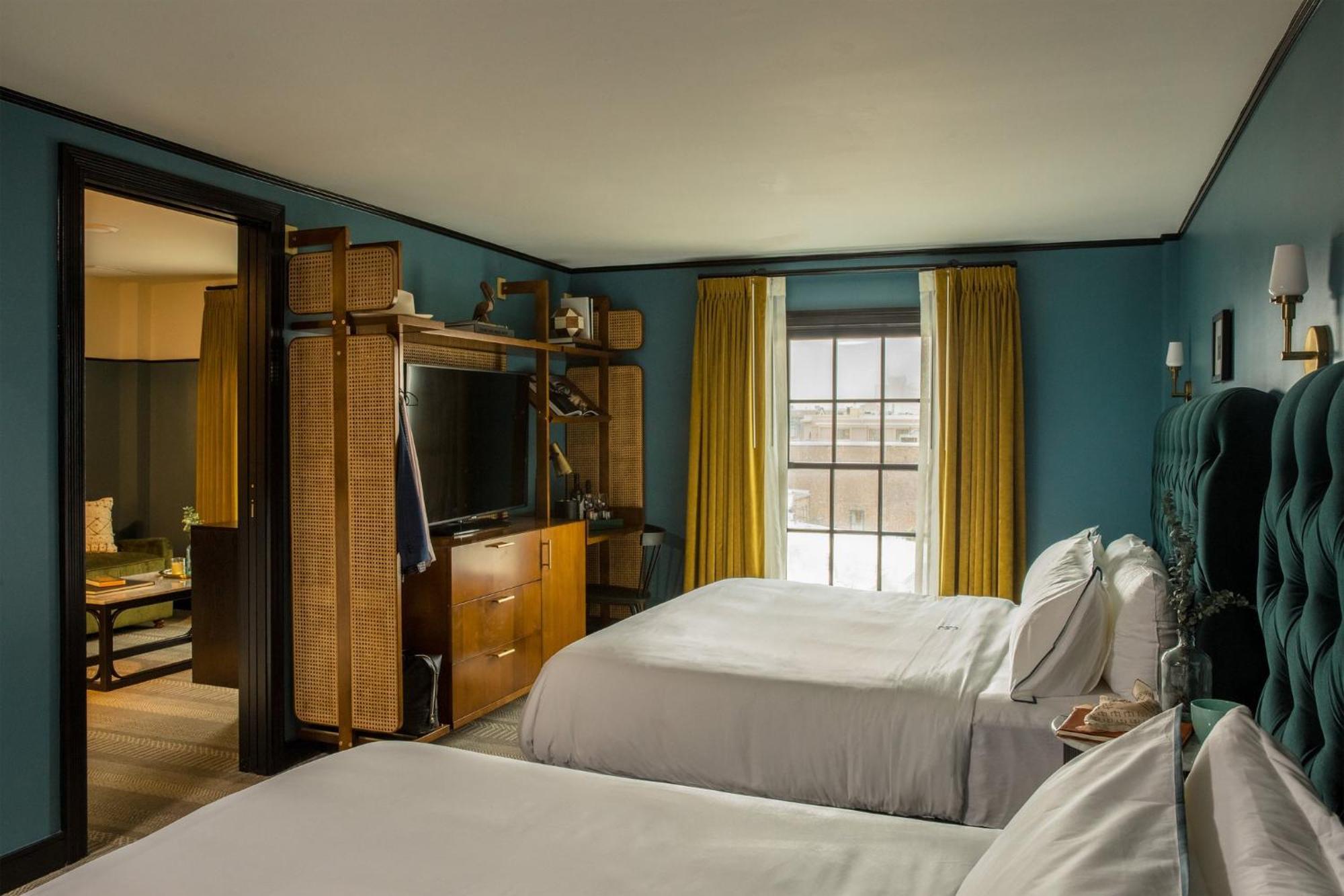 The Socialite's Suite,1421580594:JPEG