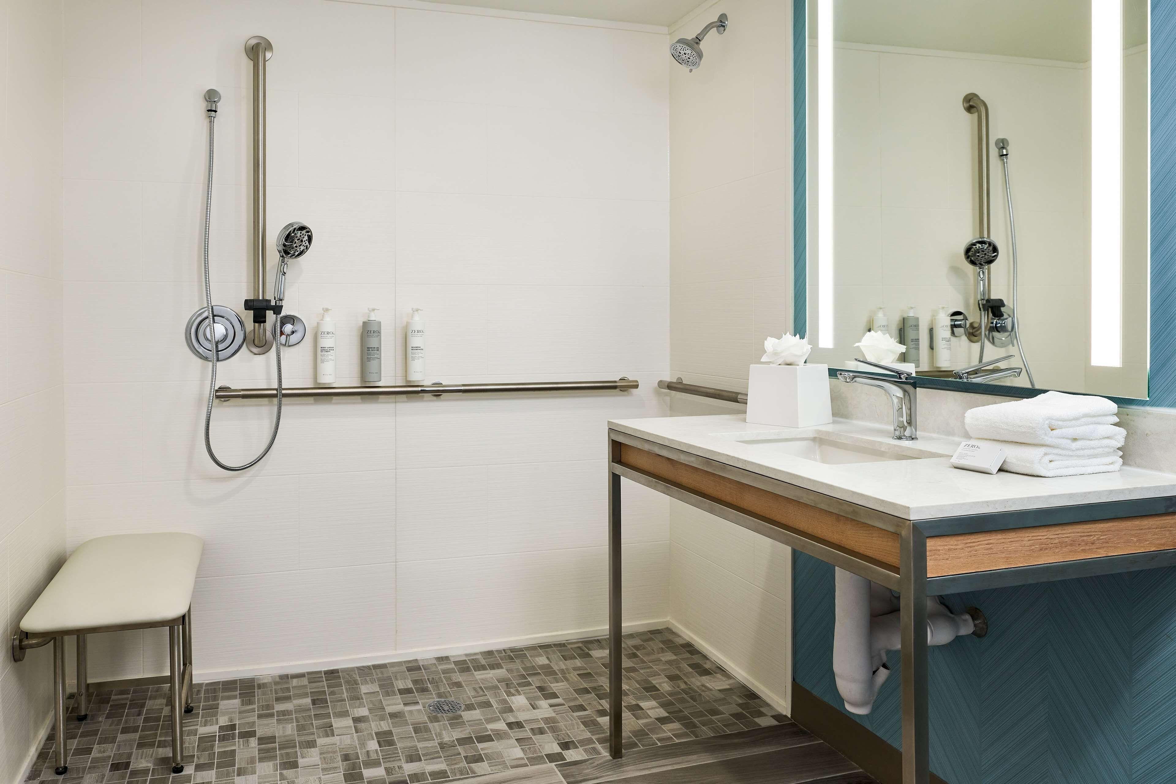 King Room with Roll-In Shower - Mobility Access