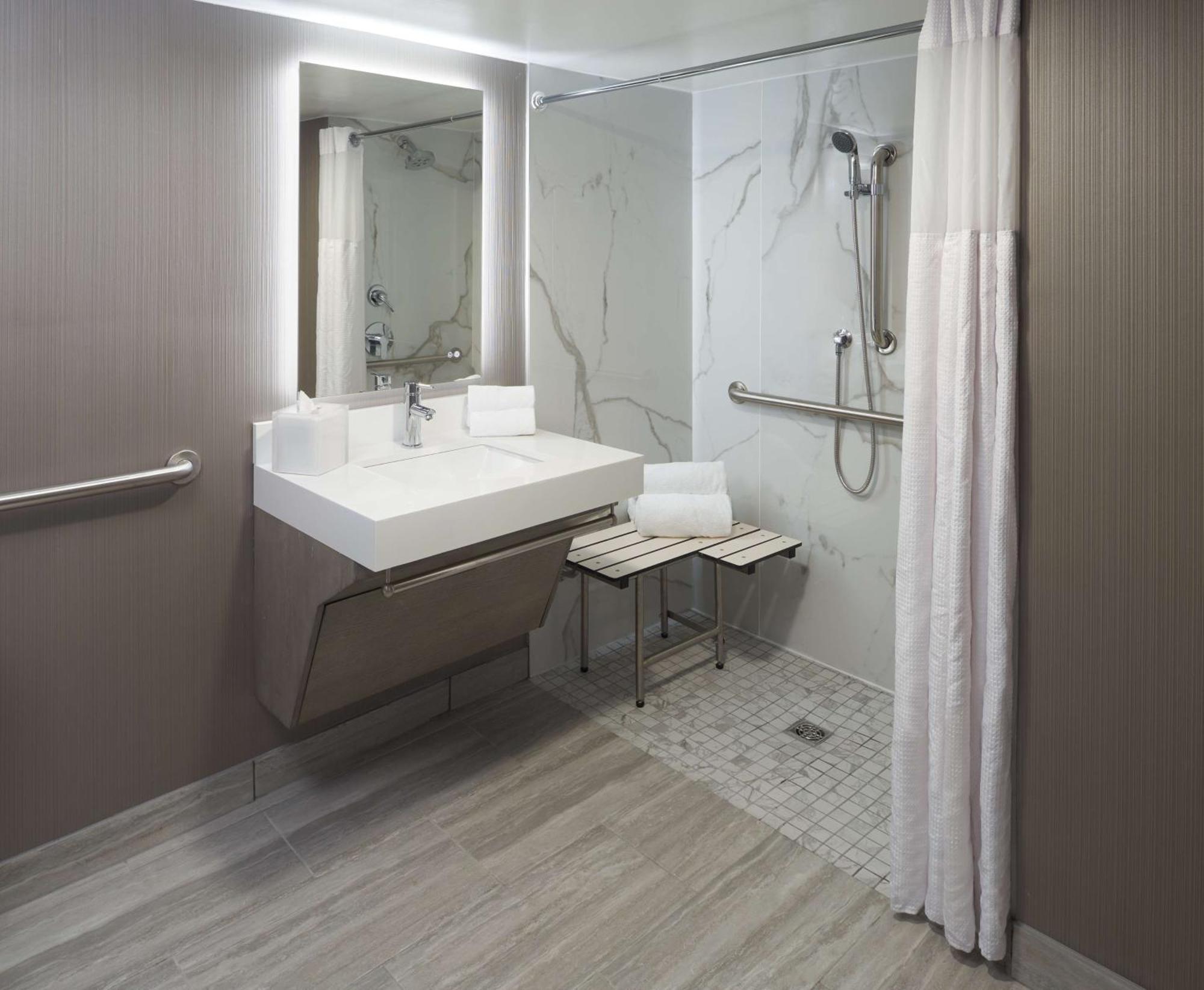 King Room Roll Shower Mobility Access,1584421853:JPEG
