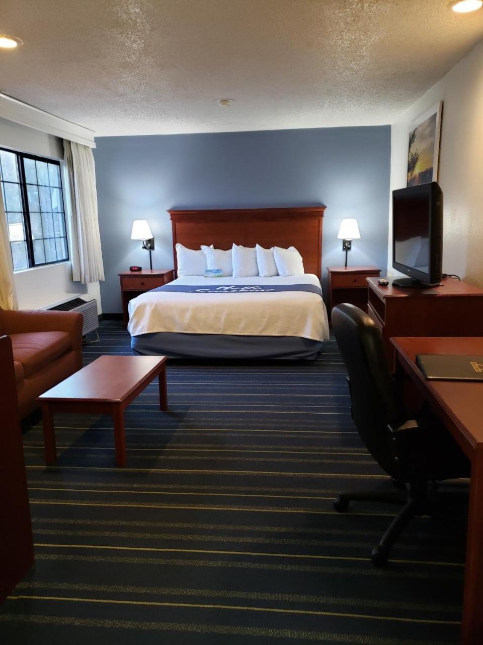 King Room Non-Smoking,718289509:JPEG