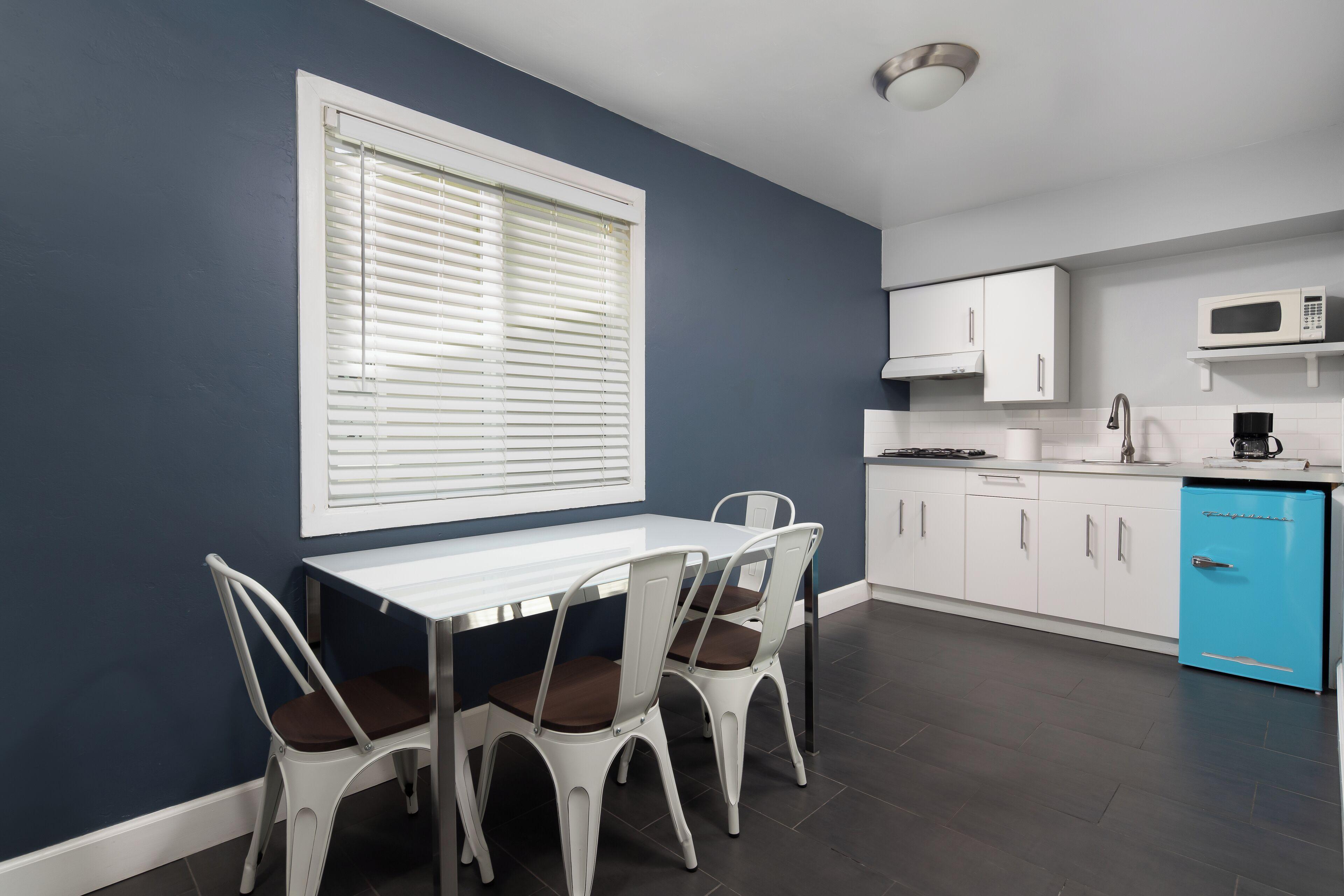 Large One-Bedroom Queen Suite Kitchen
